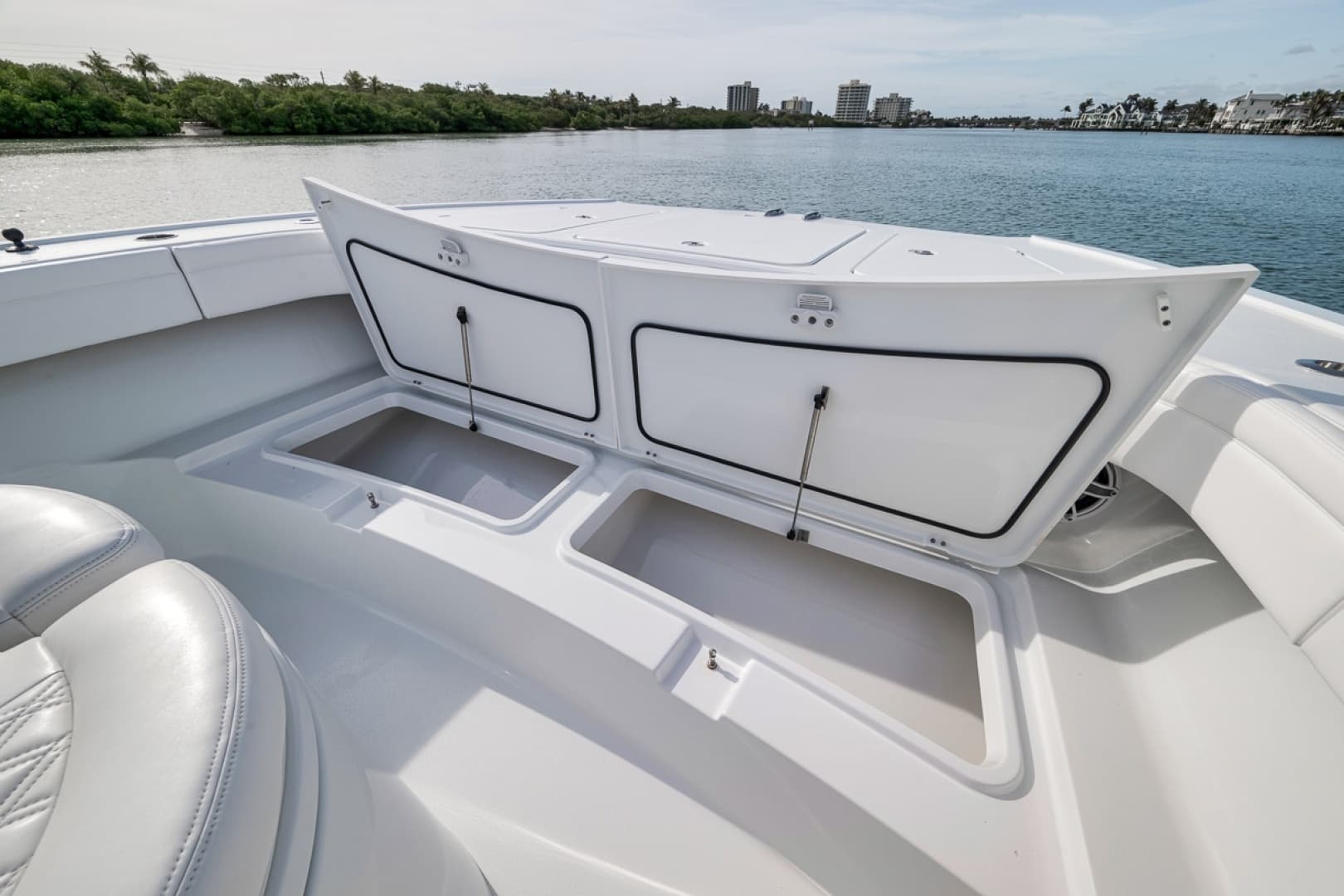 2024 Costa Custom 34 SV - Image 20