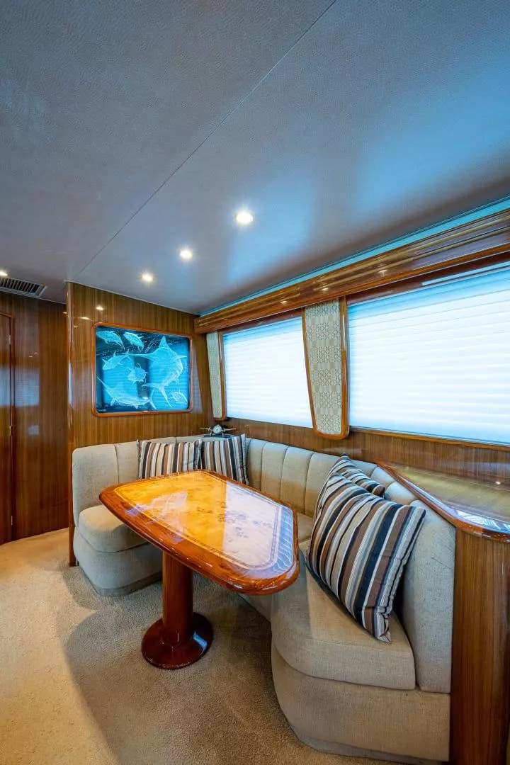 2005 Viking 74 Convertible - Image 10