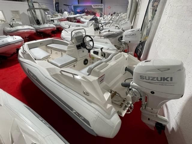 2025 Zar Formenti ZF-2 boat with Suzuki engine on display in showroom.