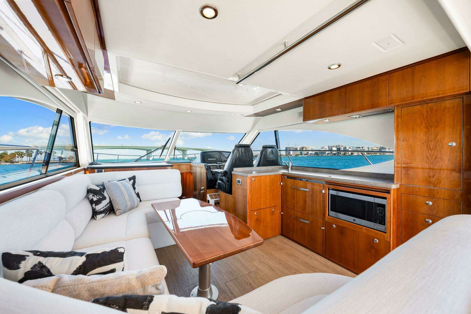 2016 Riviera 5000 Sport Yacht - Image 59