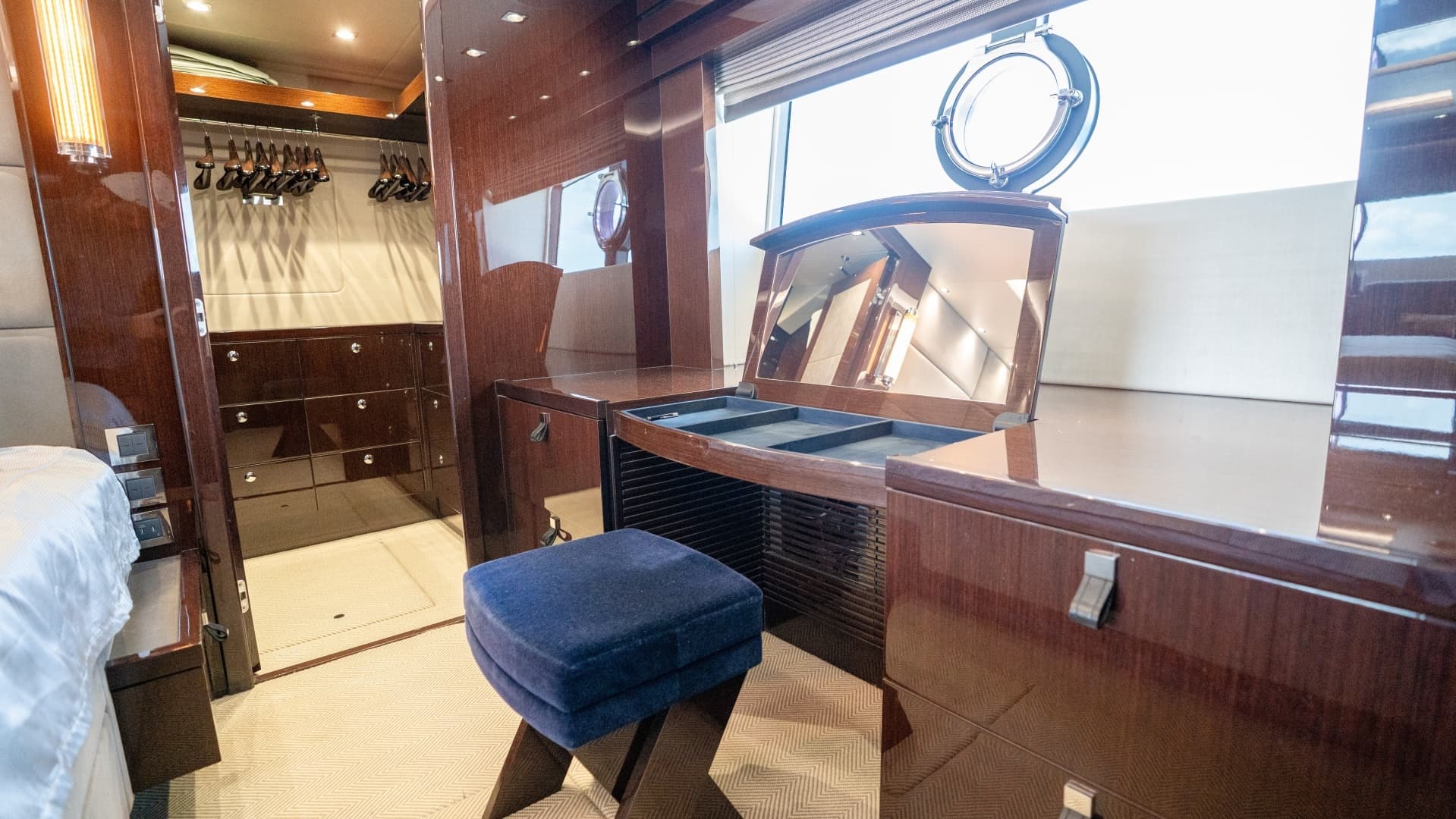 2017 Sunseeker 86 Yacht - Image 57
