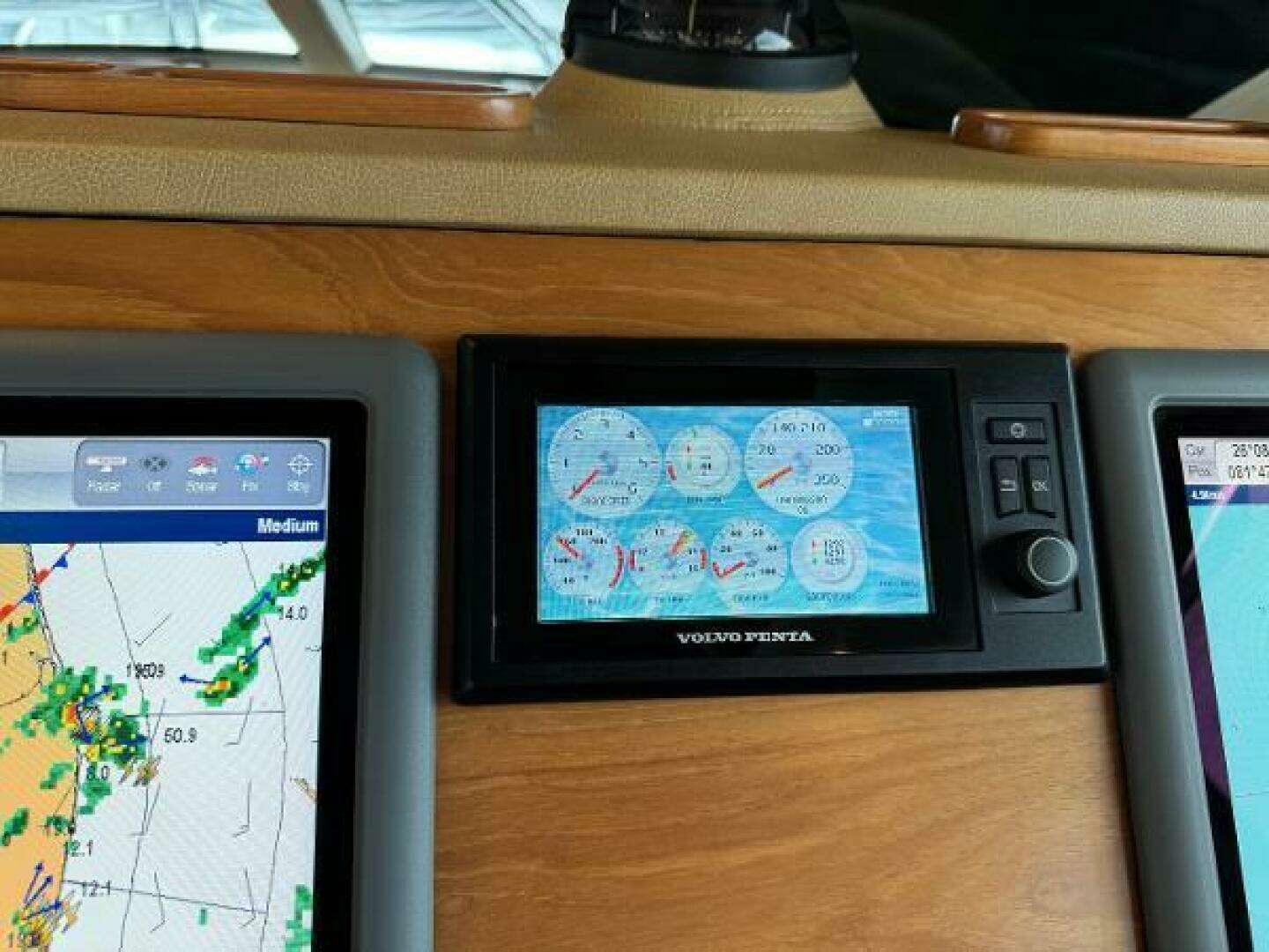 2010 Tiara Yachts 5800 Sovran - Image 29