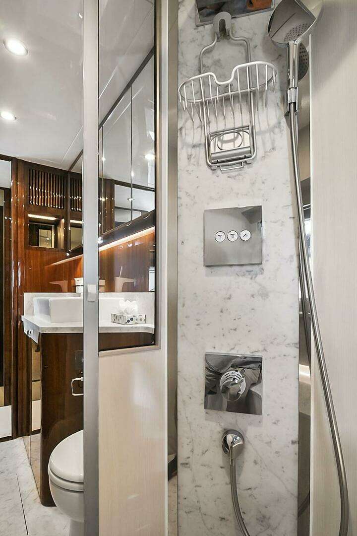 2021 Fairline Squadron 68 - Image 36