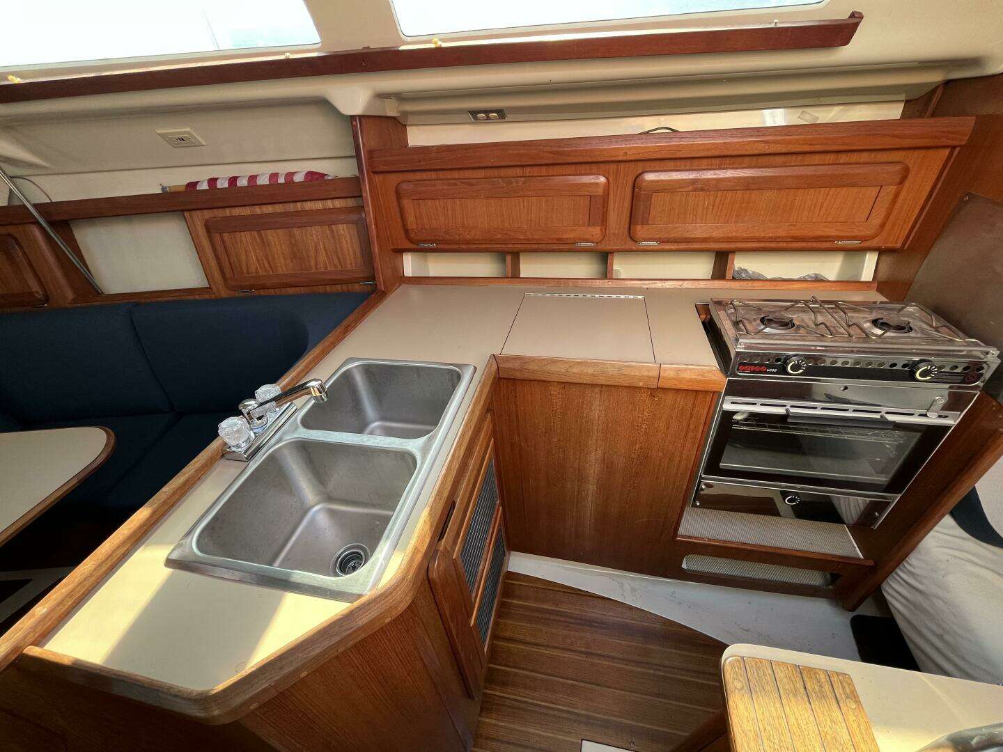 1992 Hunter — - Image 3