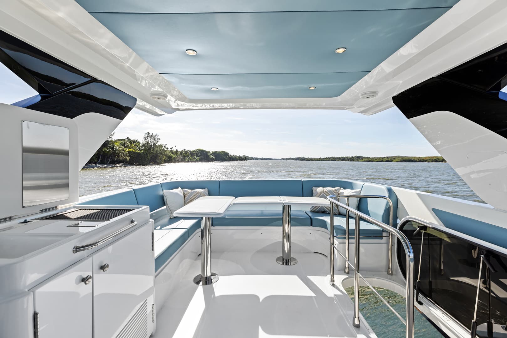 2026 Cruisers Yachts 50 FLY - Image 35
