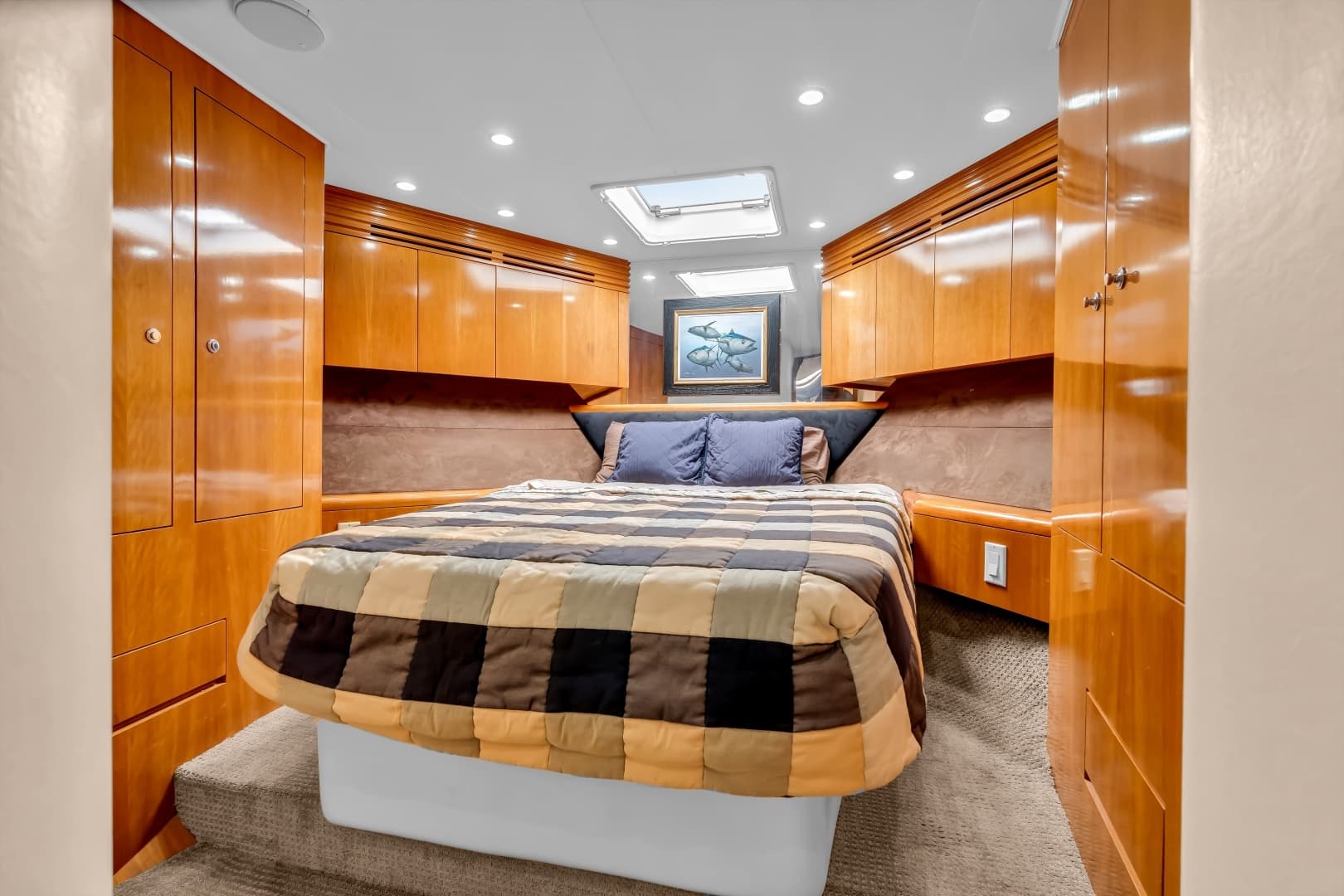 2001 Hatteras 55 Convertible - Image 15
