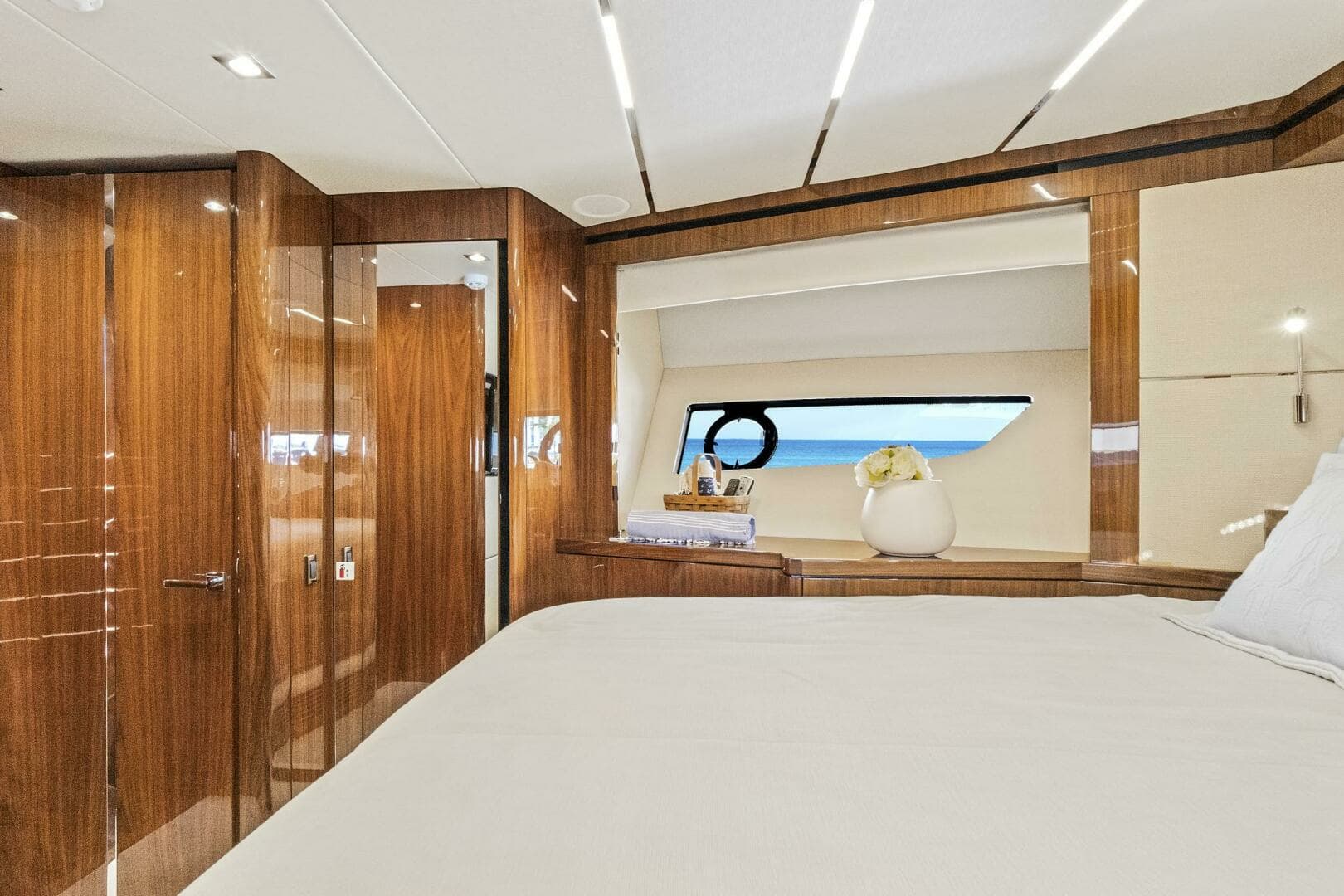 2017 Sunseeker 68 Sport Yacht - Image 52