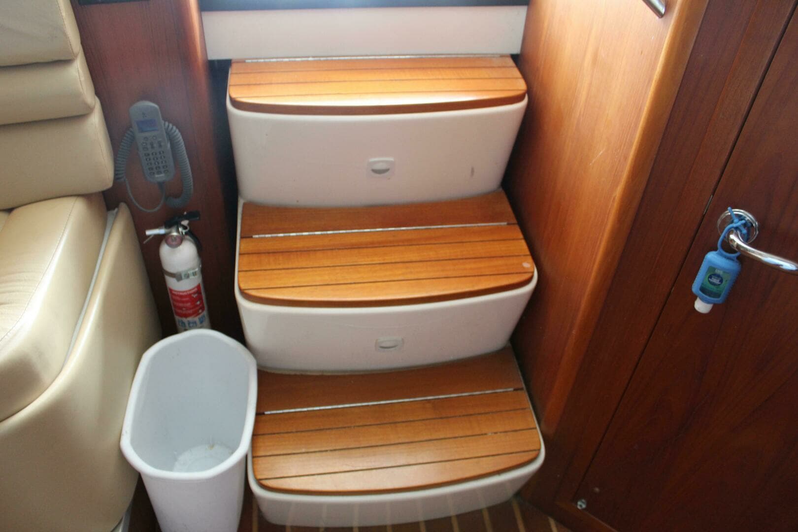 2001 Pursuit 3400 Express - Image 20