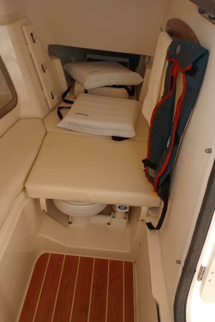 2016 Grady-White Freedom 307 - Image 13