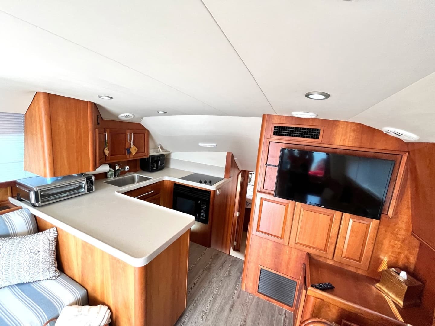 2003 Luhrs 40 Convertible - Image 33