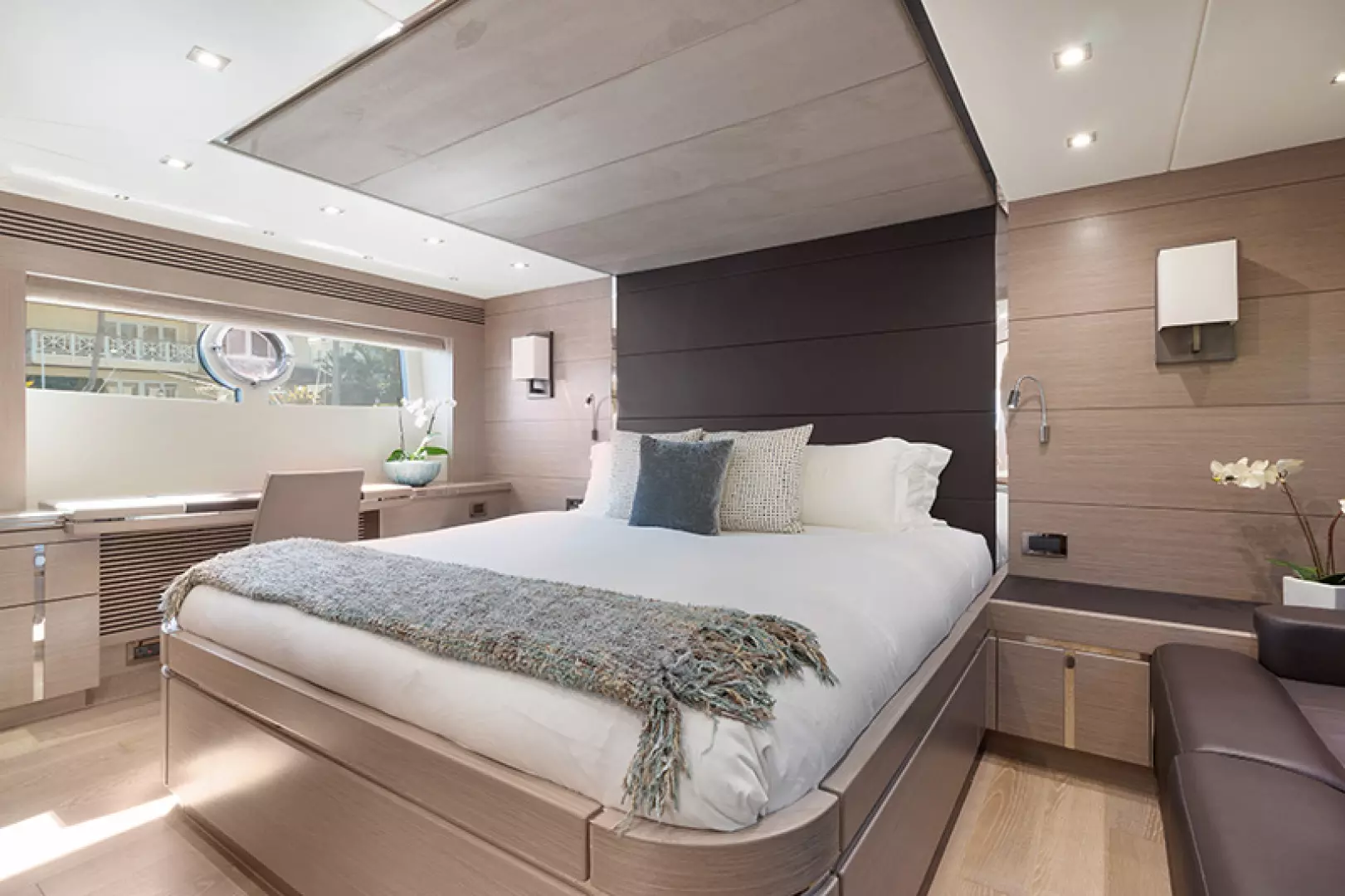 2015 Sunseeker Sport Yacht 68 - Image 11