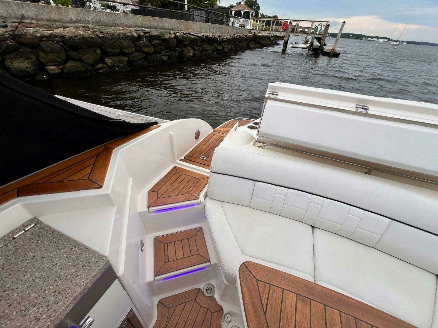 2014 Sea Ray SLX 350 - Image 5