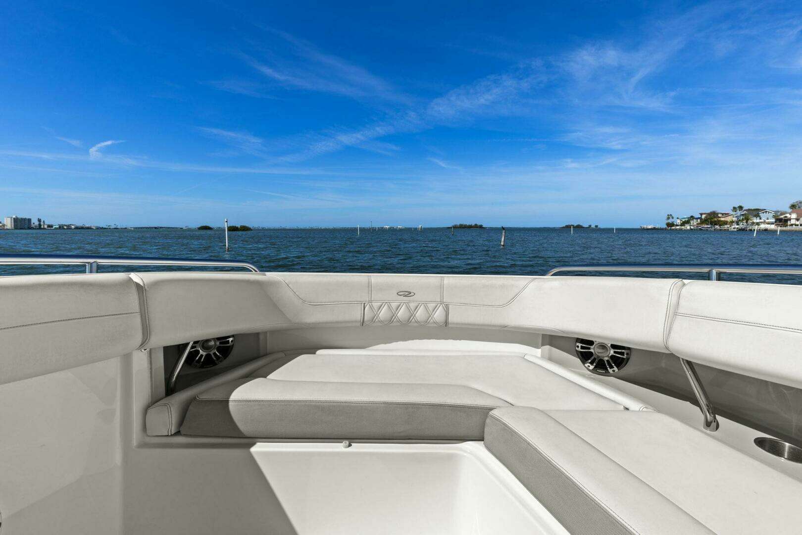 2020 Regal 33 SAV - Image 24