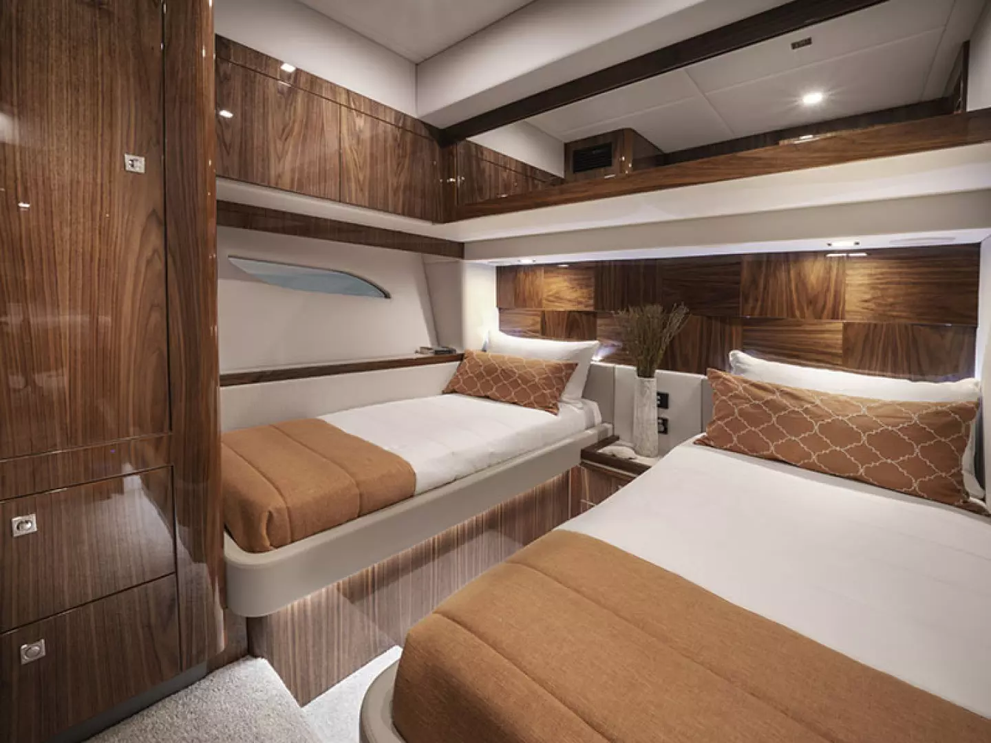 2026 Riviera 6000 Sport Yacht Platinum Edition - Image 14