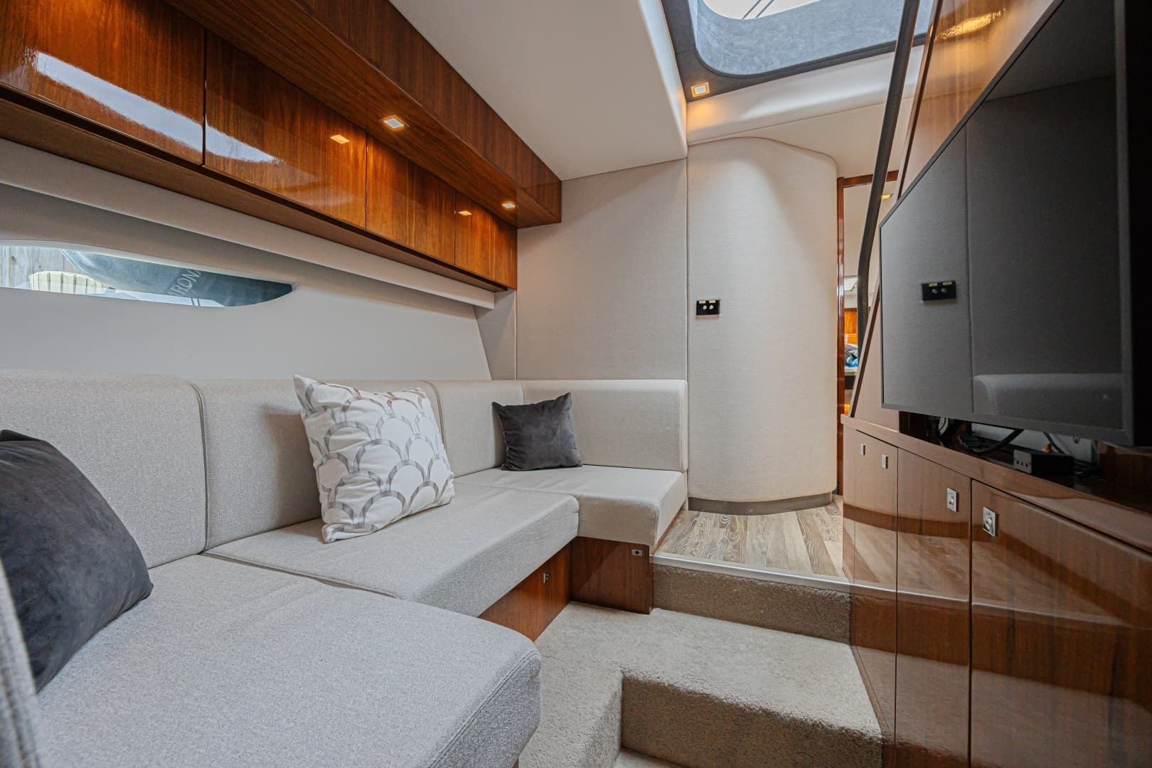 2021 Riviera 6000 Motor Yacht - Image 18