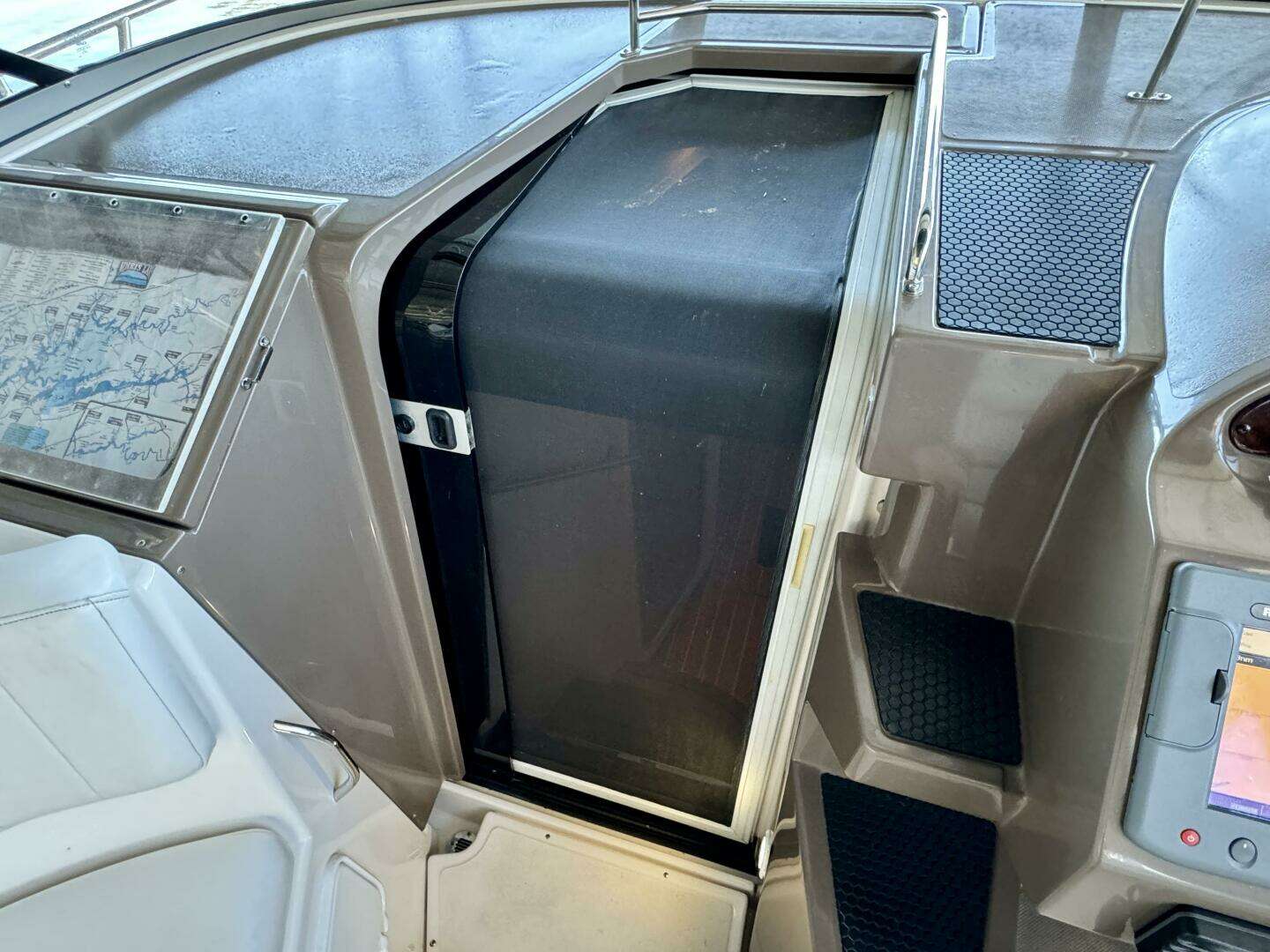 2006 Regal 3360 Window Express - Image 30