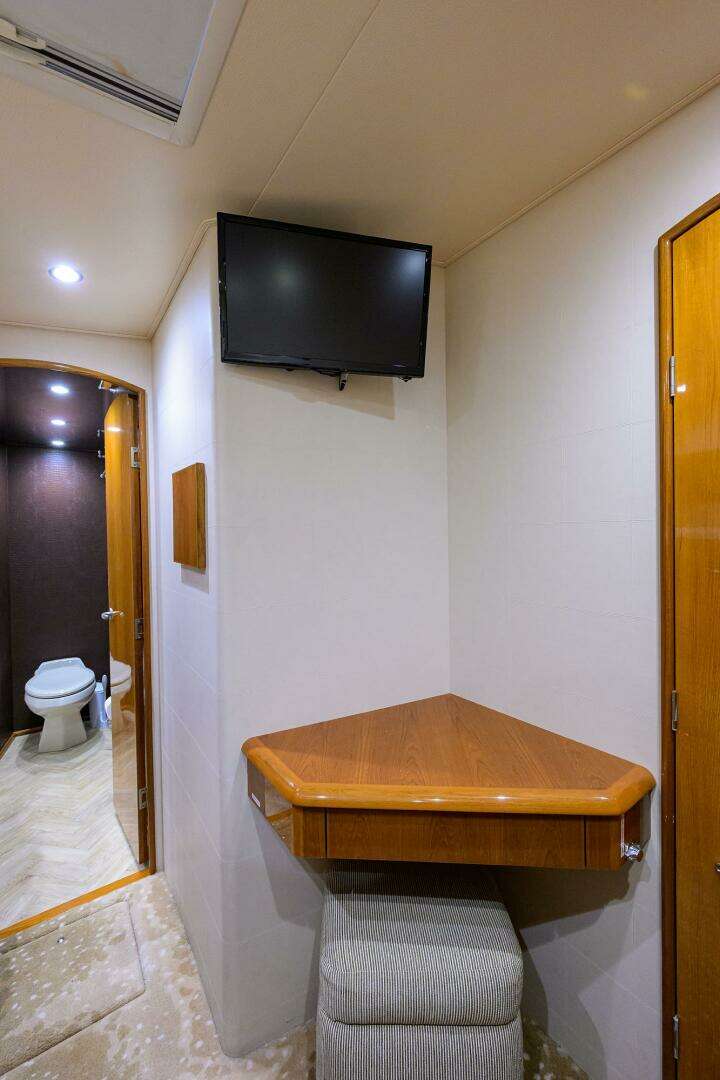 2014 Viking 76 Enclosed Bridge - Image 42