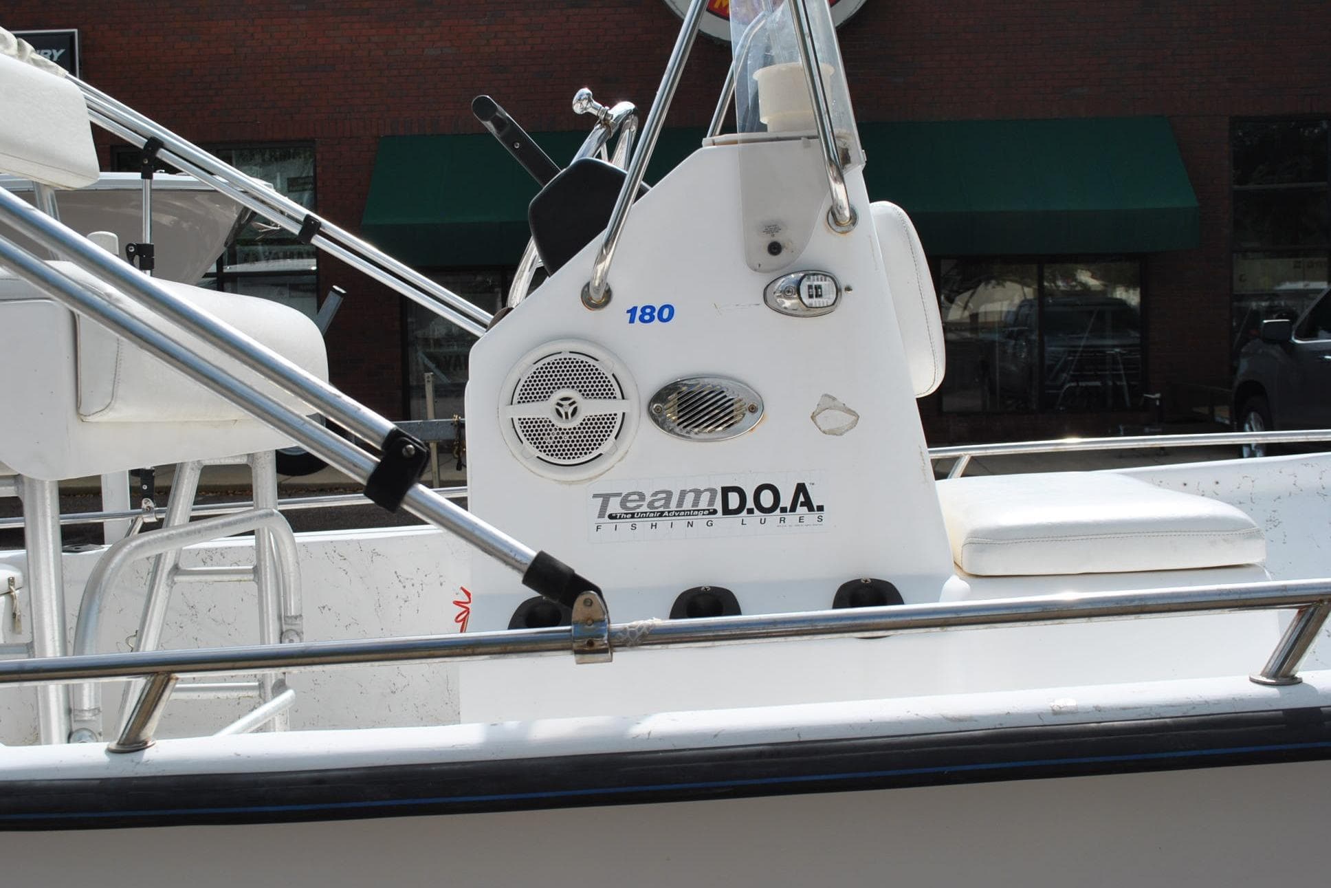 2007 Blue Wave 180 V-Bay boat console with Team D.O.A. Fishing Lures logo.