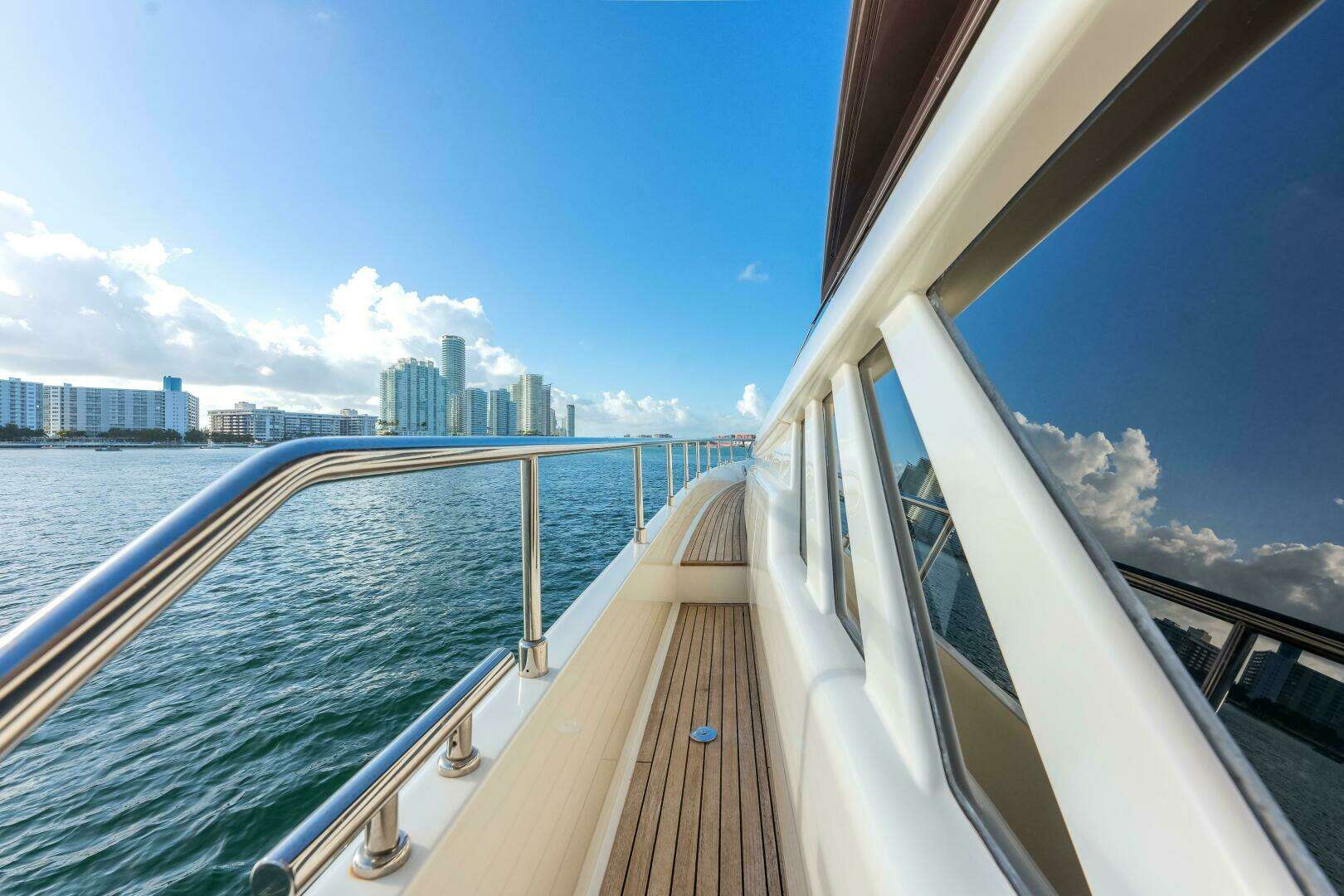 2014 Ferretti Yachts 870 - Image 11