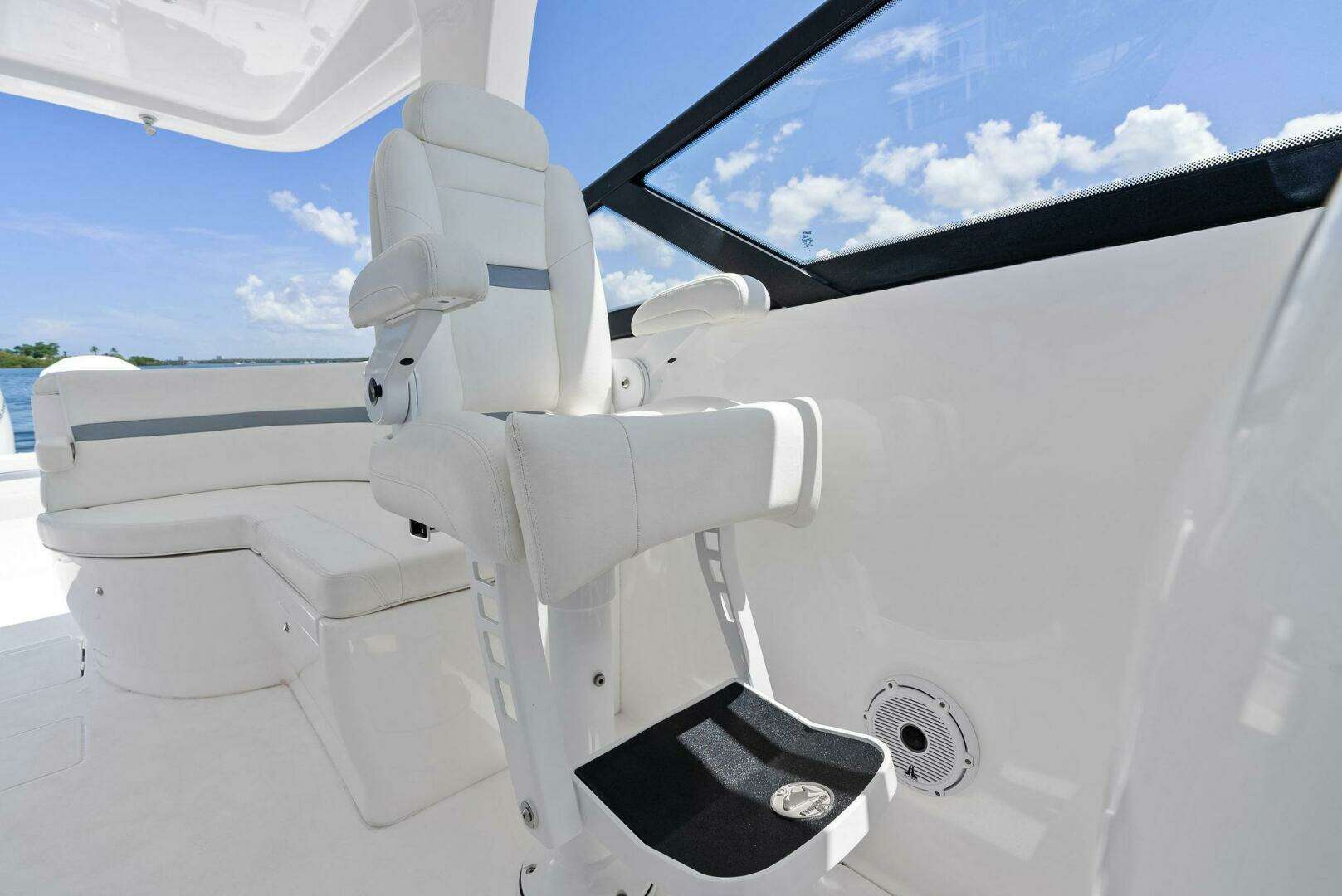 2022 Intrepid 438 Evolution - Image 28