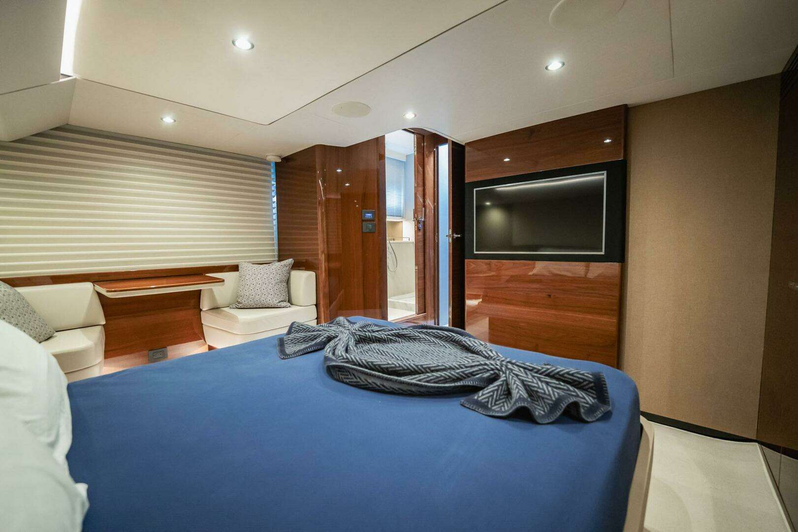 2019 Princess F55 - Image 28