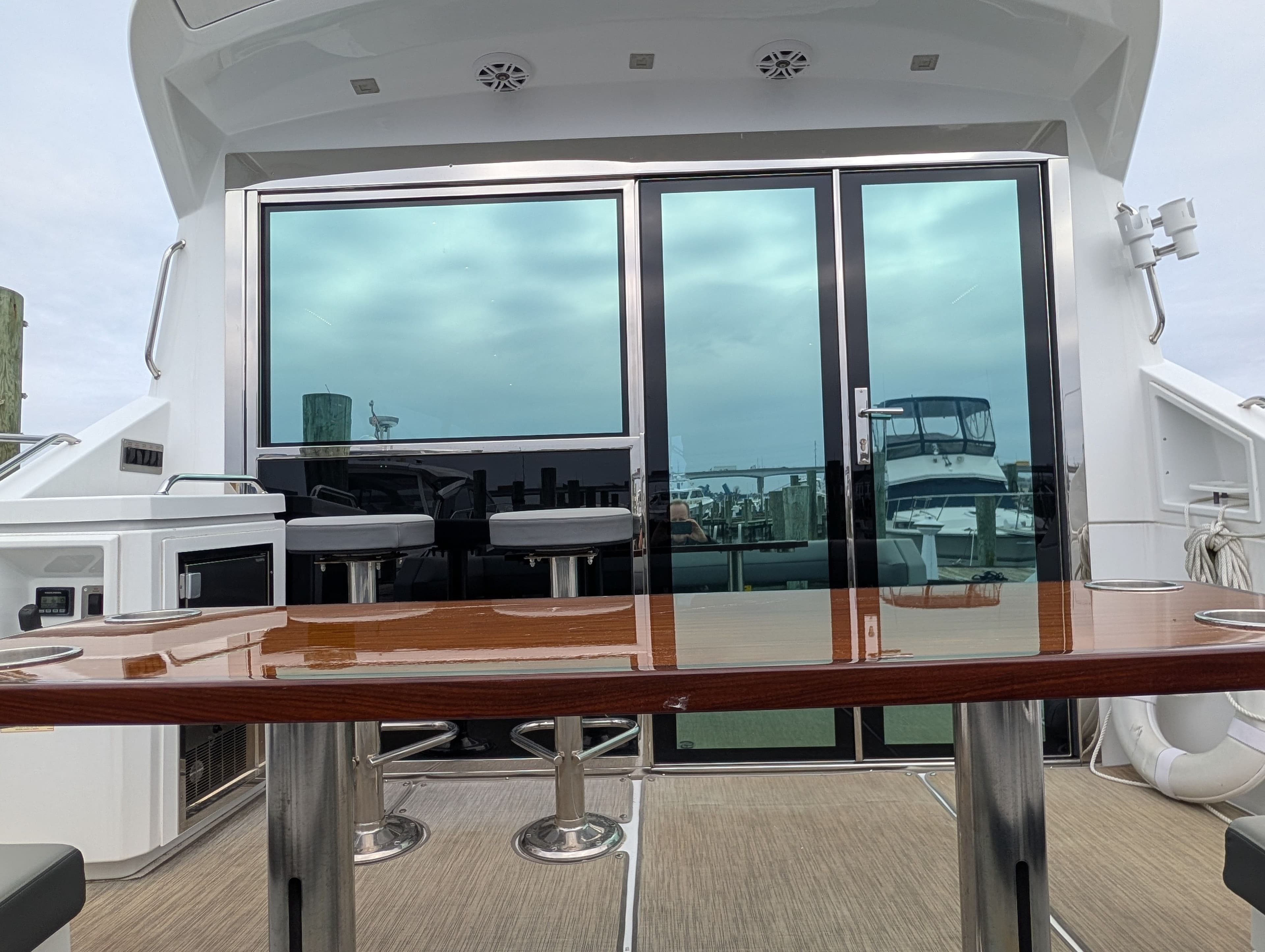 2022 Cruisers Yachts 54 Cantius - 60