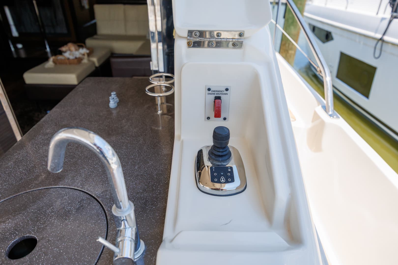 2017 Sea Ray L650 Fly - Image 24