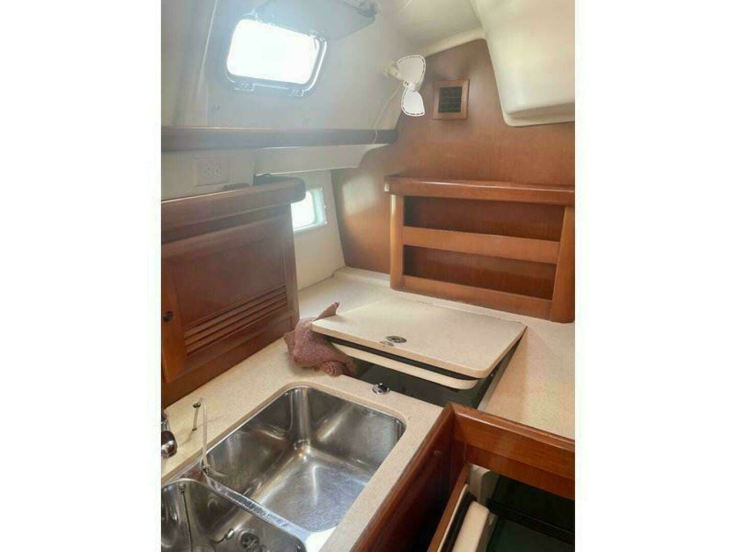2007 Beneteau 423 - Image 7