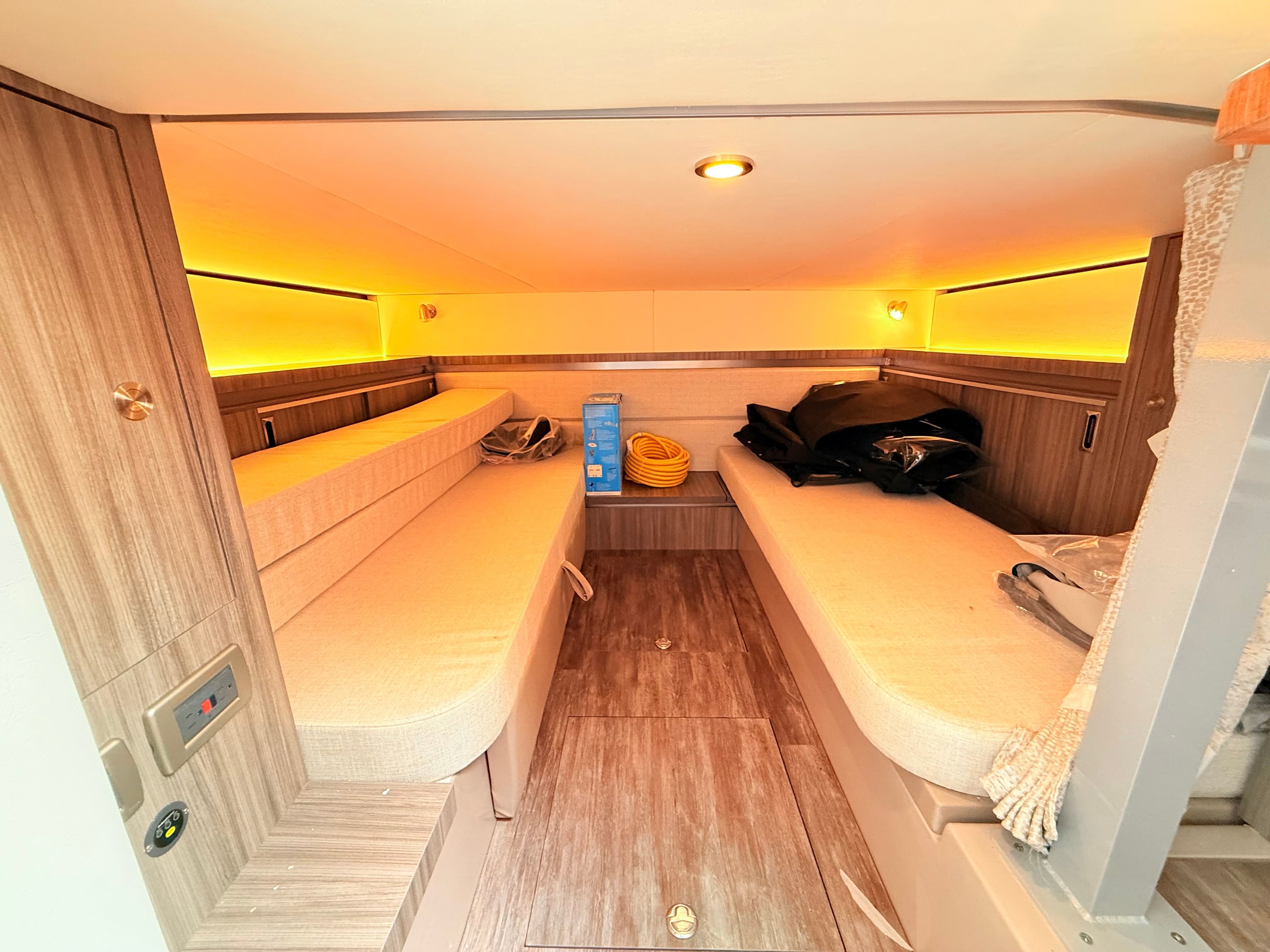 2026 Sea Ray Sundancer 320 Outboard - 78