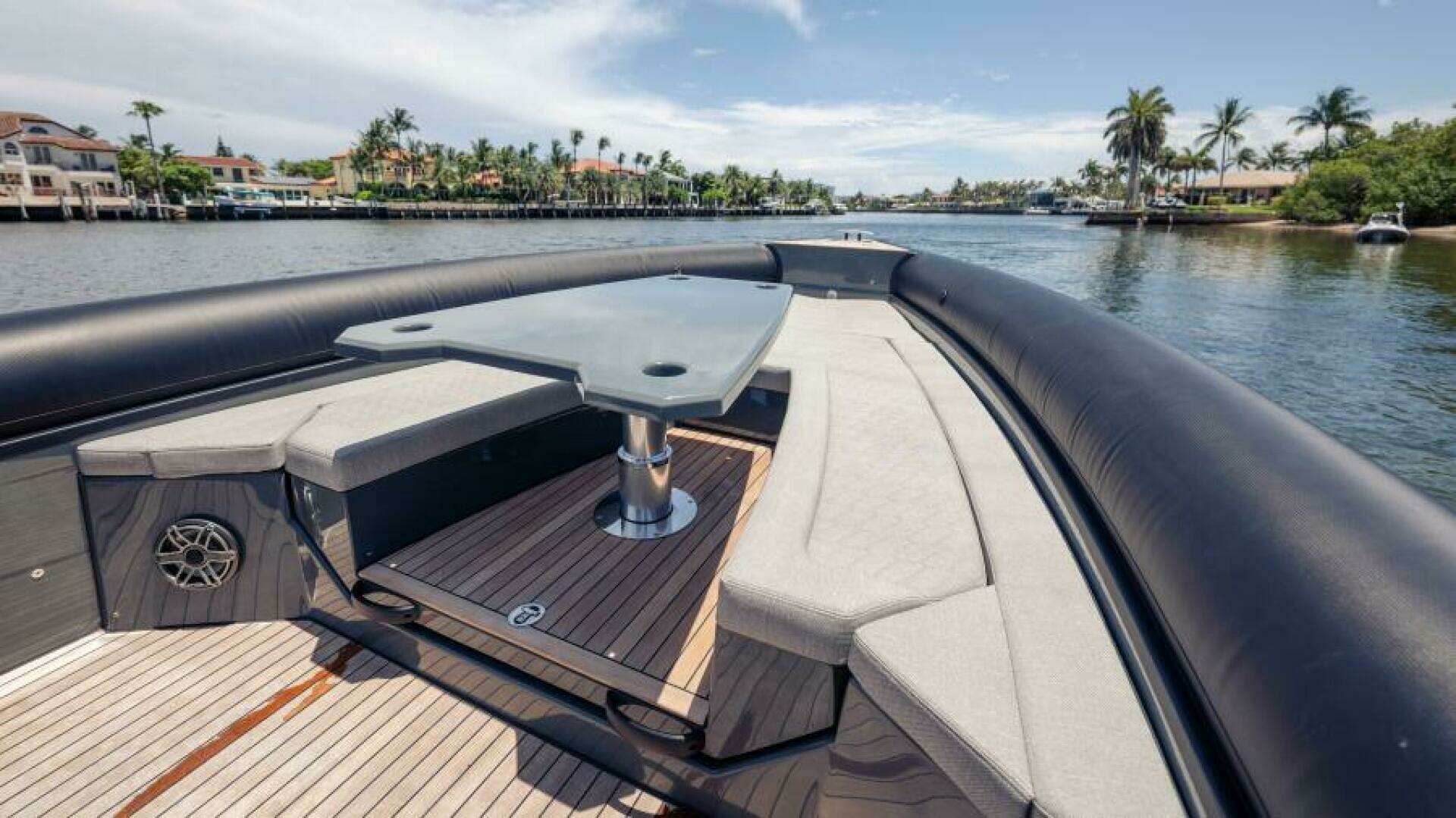 2025 Skipper 38 Sunbed - Image 30