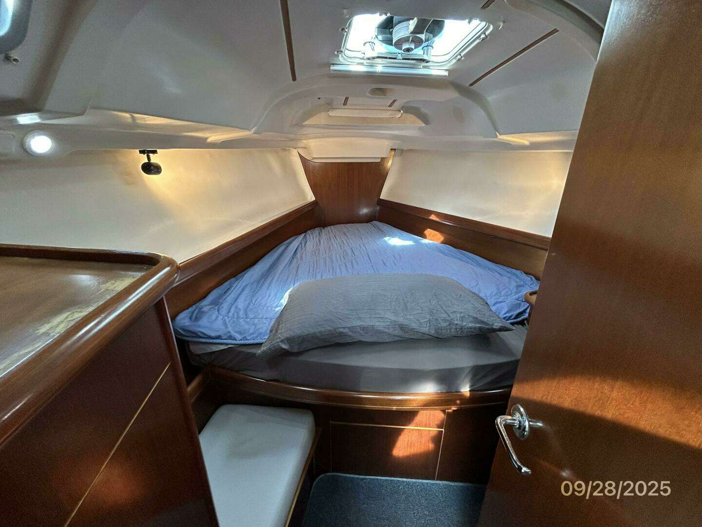 1998 Beneteau Oceanis 381 - Image 47