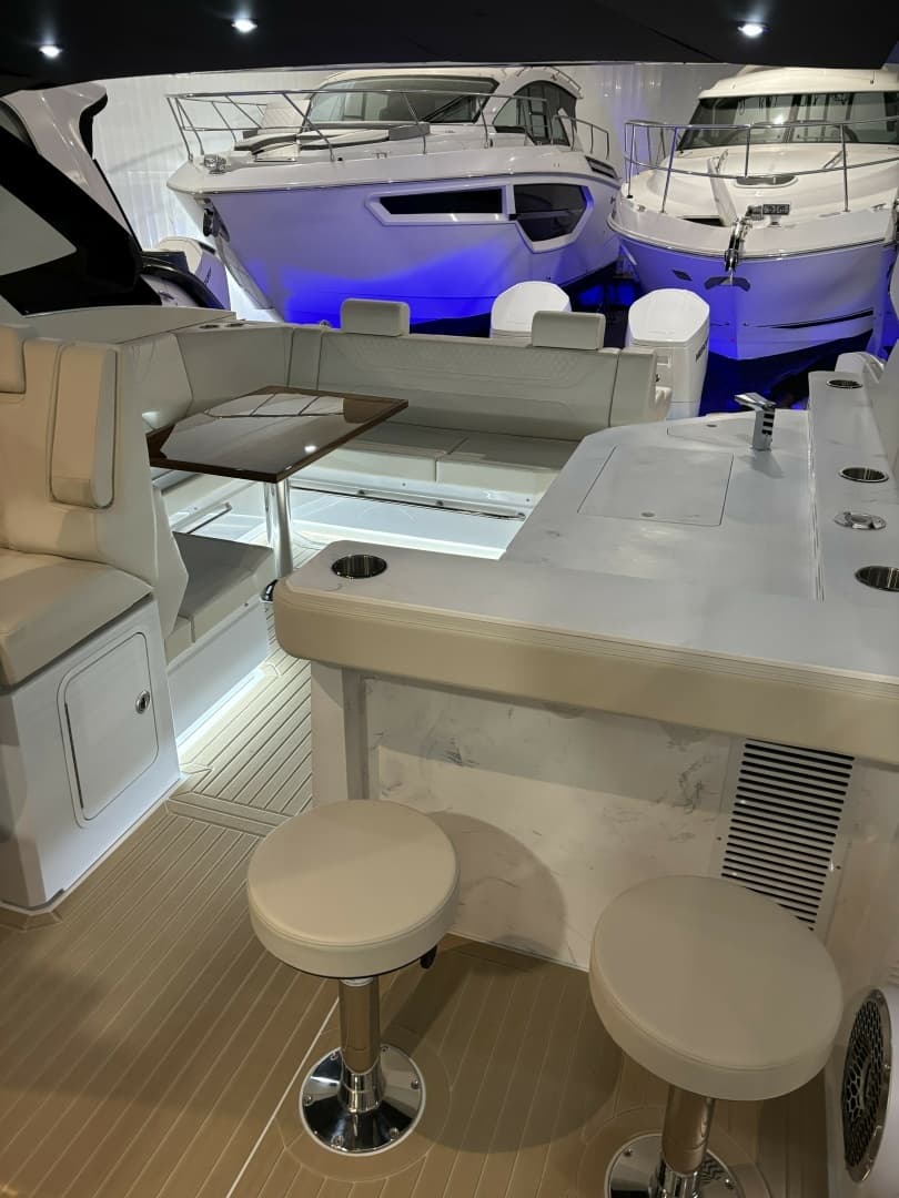 2024 Cruisers Yachts 42 GLS OB - Image 16
