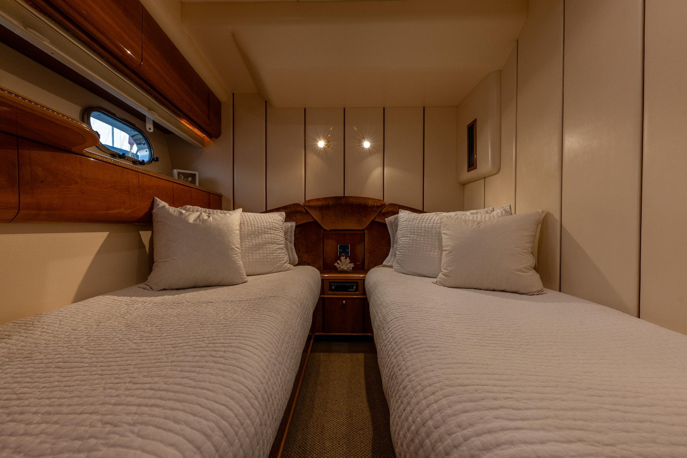 2002 Viking Princess 72 SportCruiser - 61