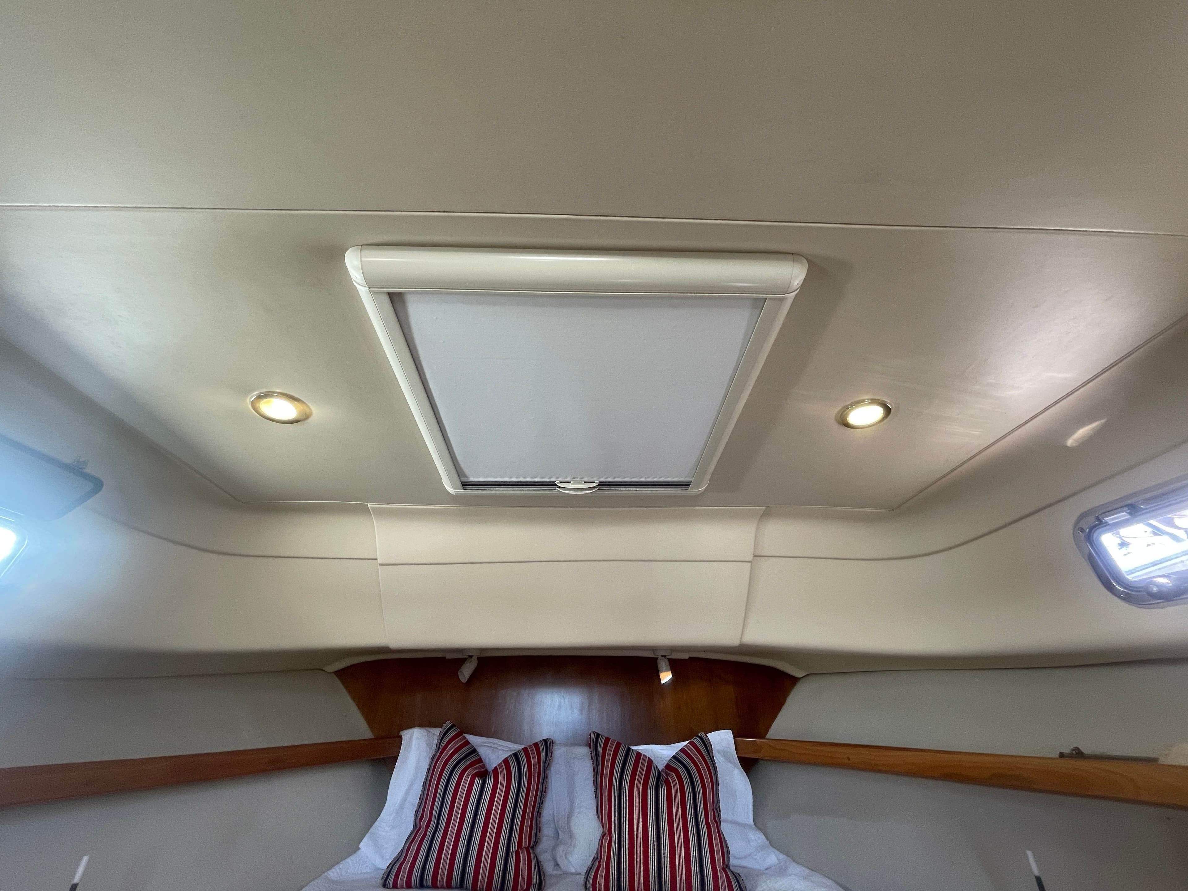 2005 Mainship Pilot 30-II - 44