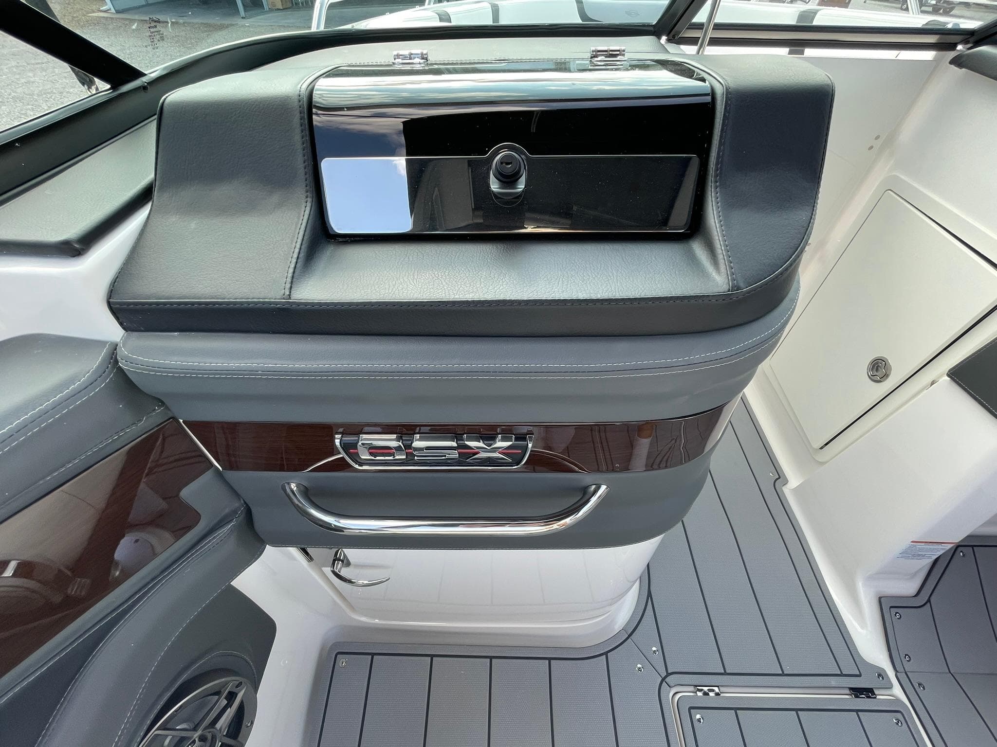 2025 Chaparral 270 OSX boat interior dashboard with sleek design and modern controls.