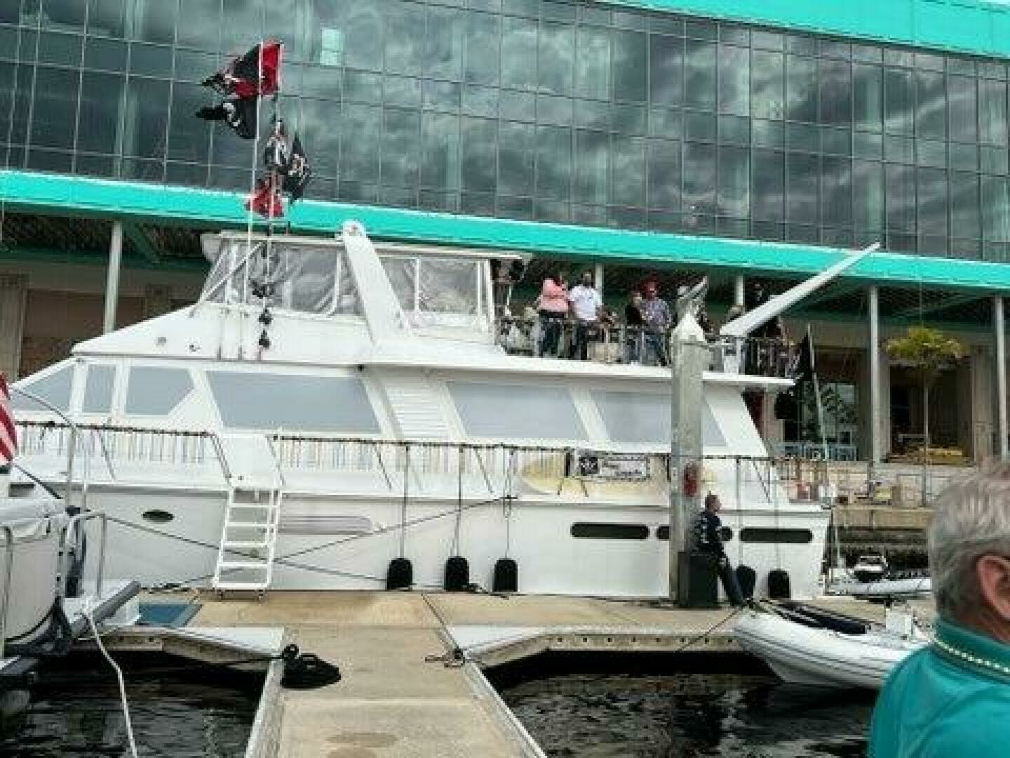 1988 Viking Motor Yacht - Image 27