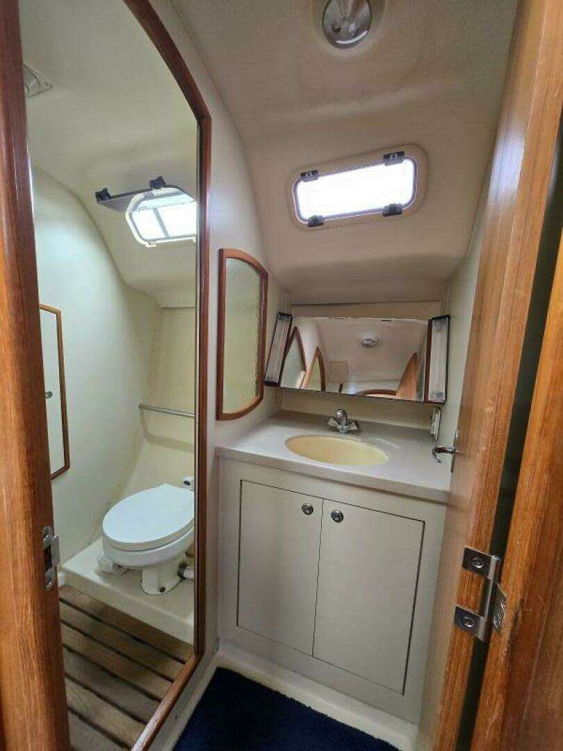 2002 Hunter 356 - Image 22