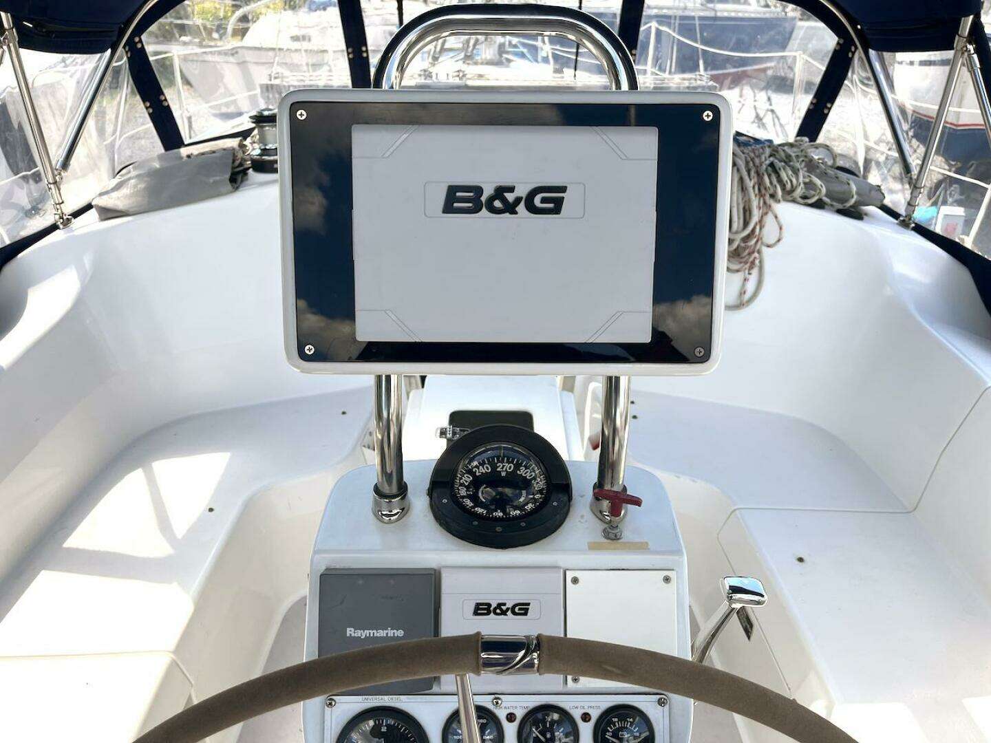 2003 Catalina 350 - Image 7