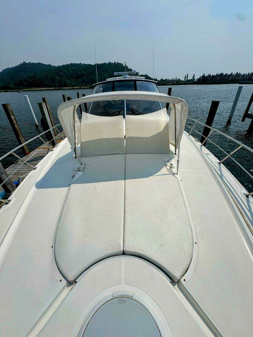 2005 Cruisers Yachts 540 Express - Image 16