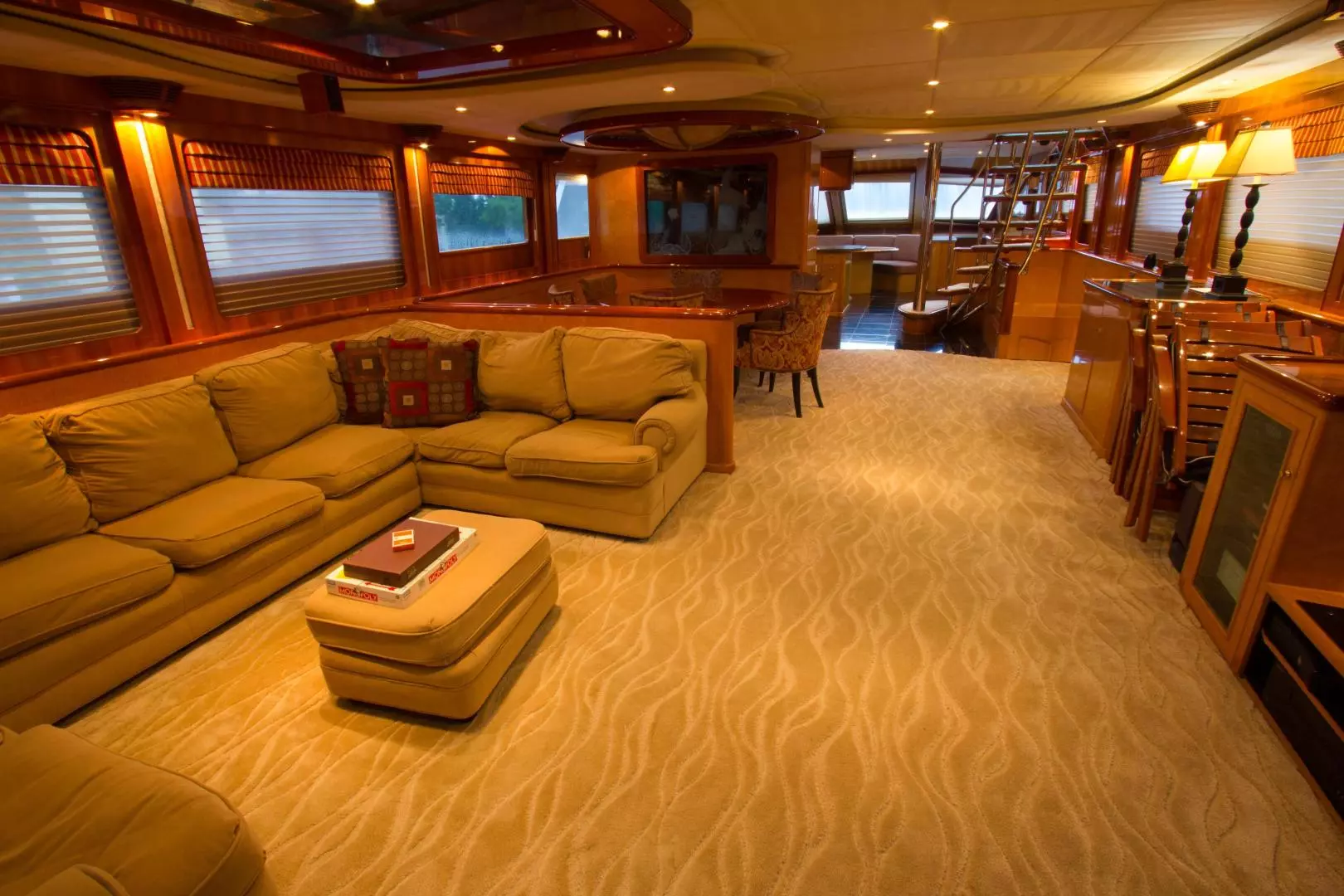 2002 President 100 Motor Yacht - Image 8