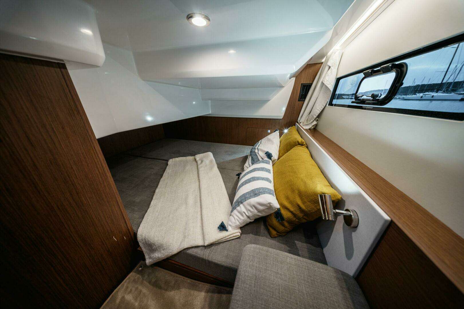 2026 Beneteau Antares 9 V2 - Image 15