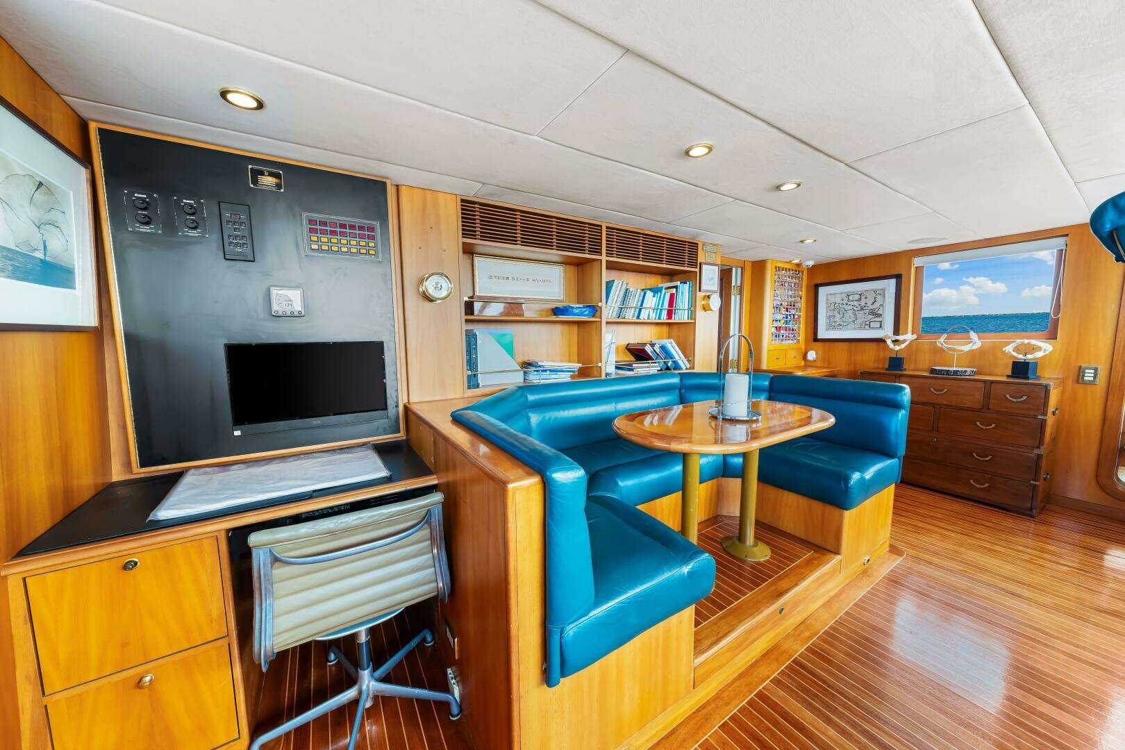 1996 Palmer Johnson TRI-DECK FB - Image 87