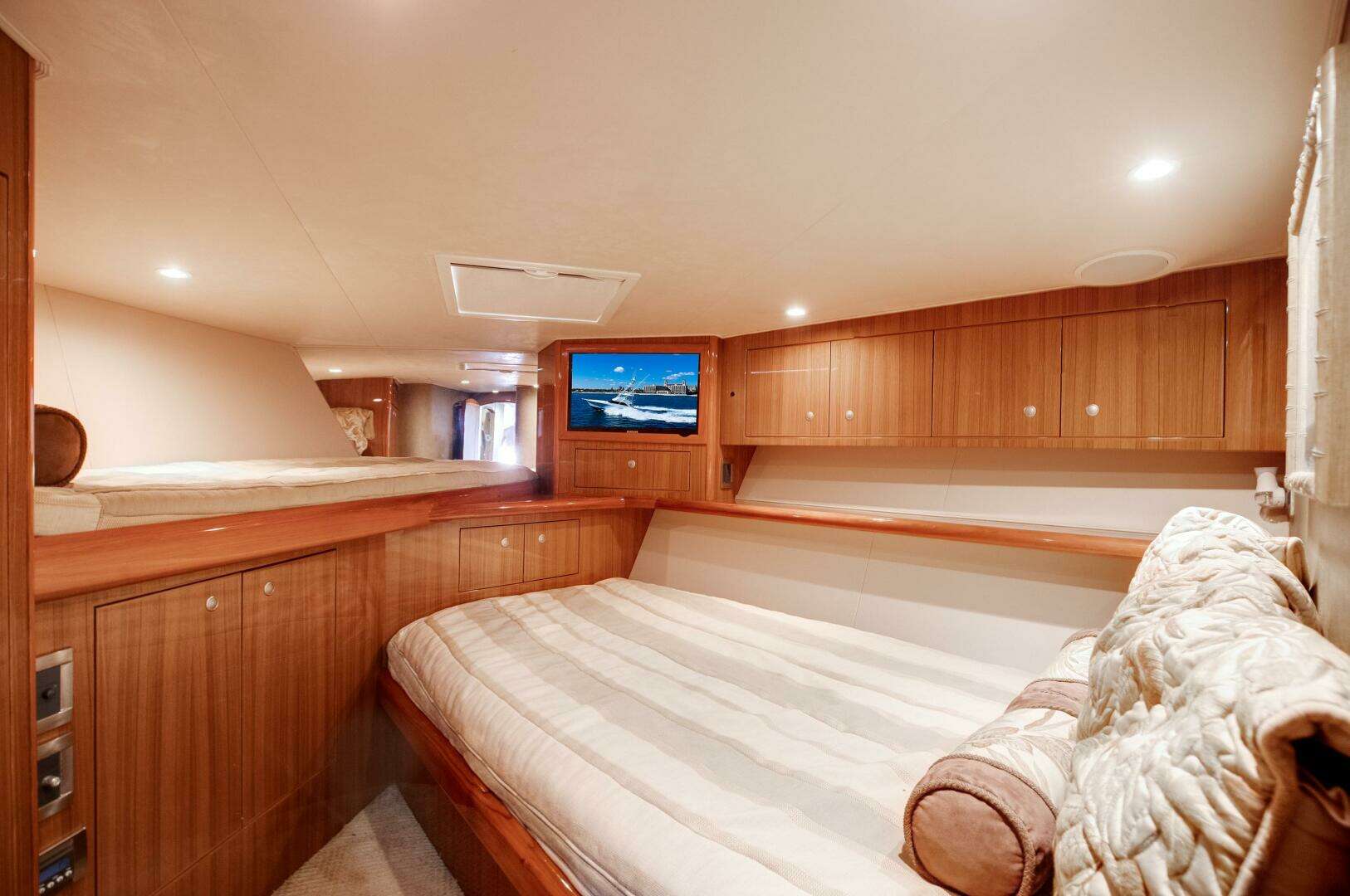 2007 Viking 56 Convertible - Image 9