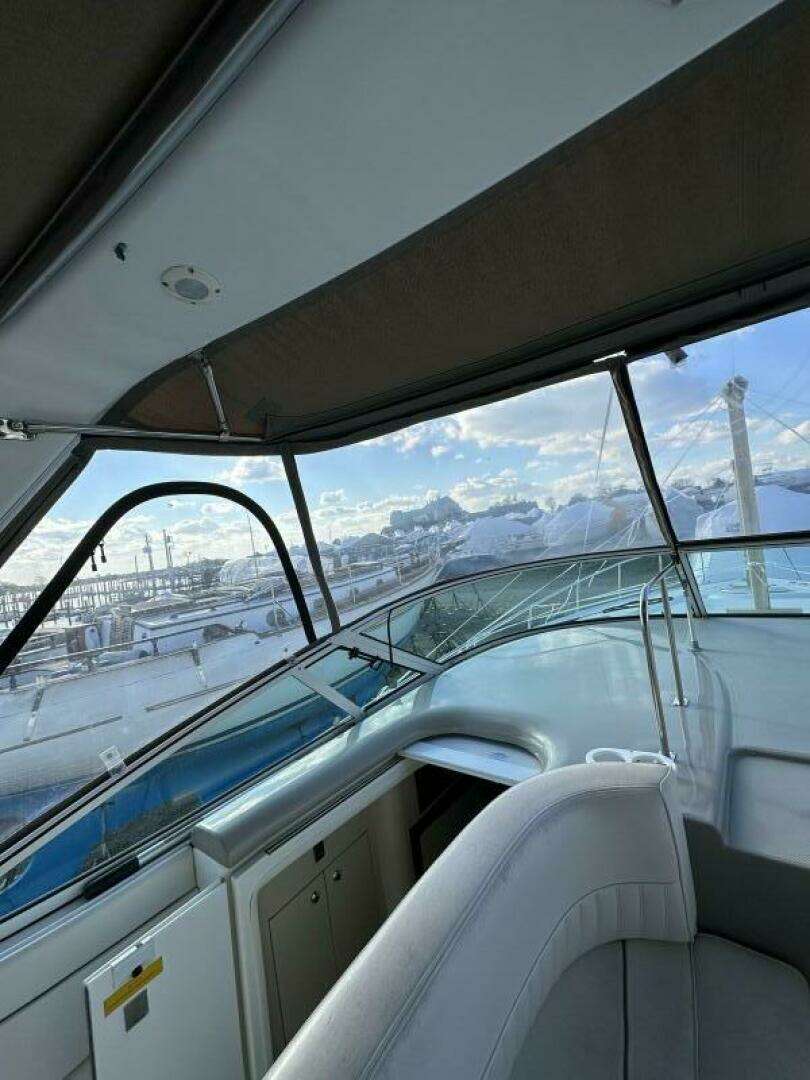 2001 Cruisers 3672 Express - Image 4