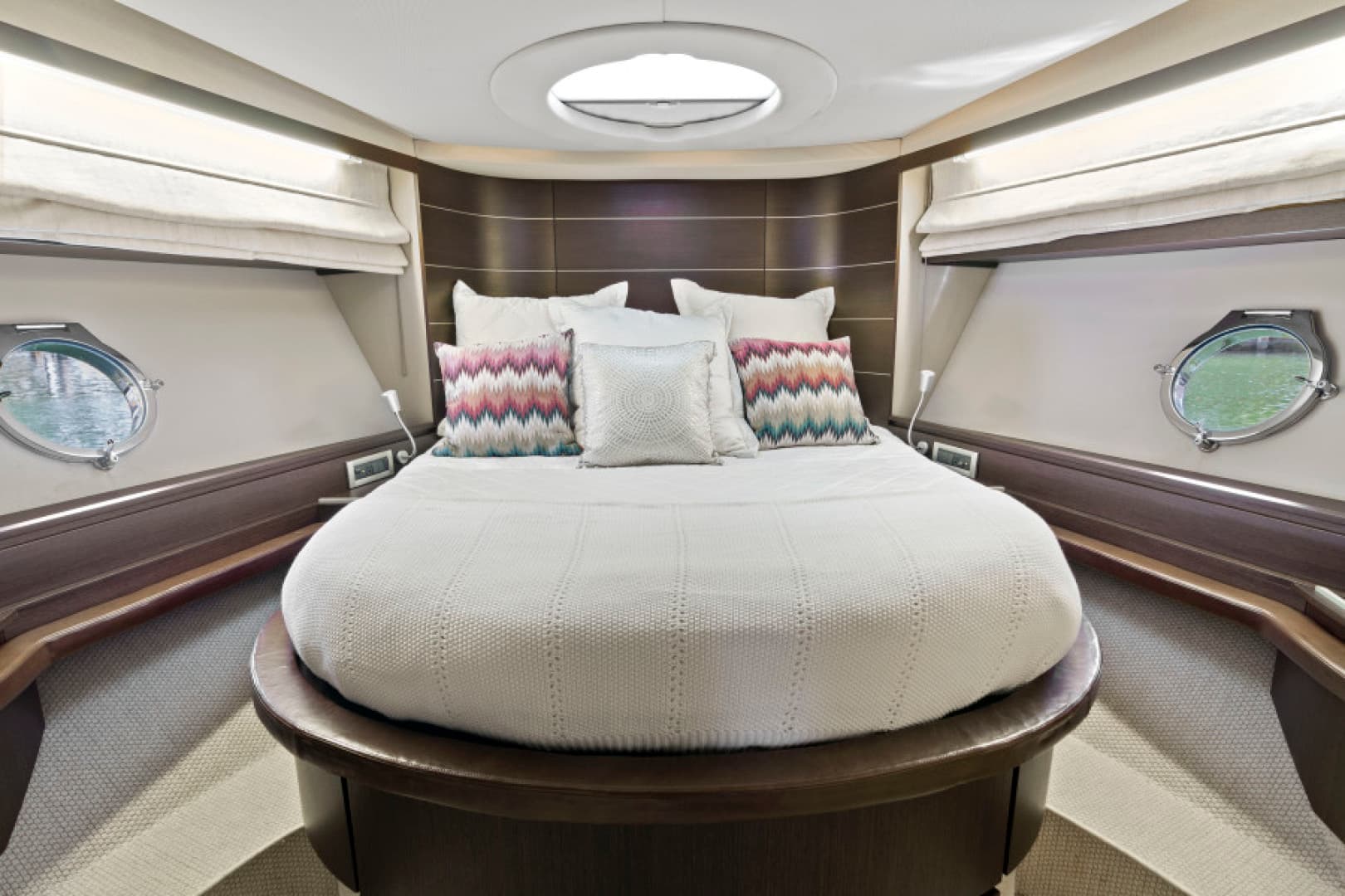 2009 Azimut 68S - Image 20