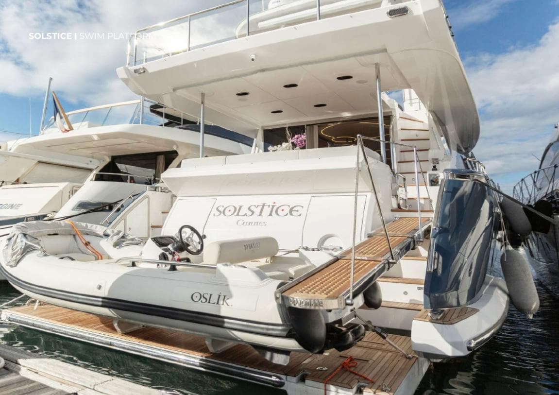 2020 Azimut 72