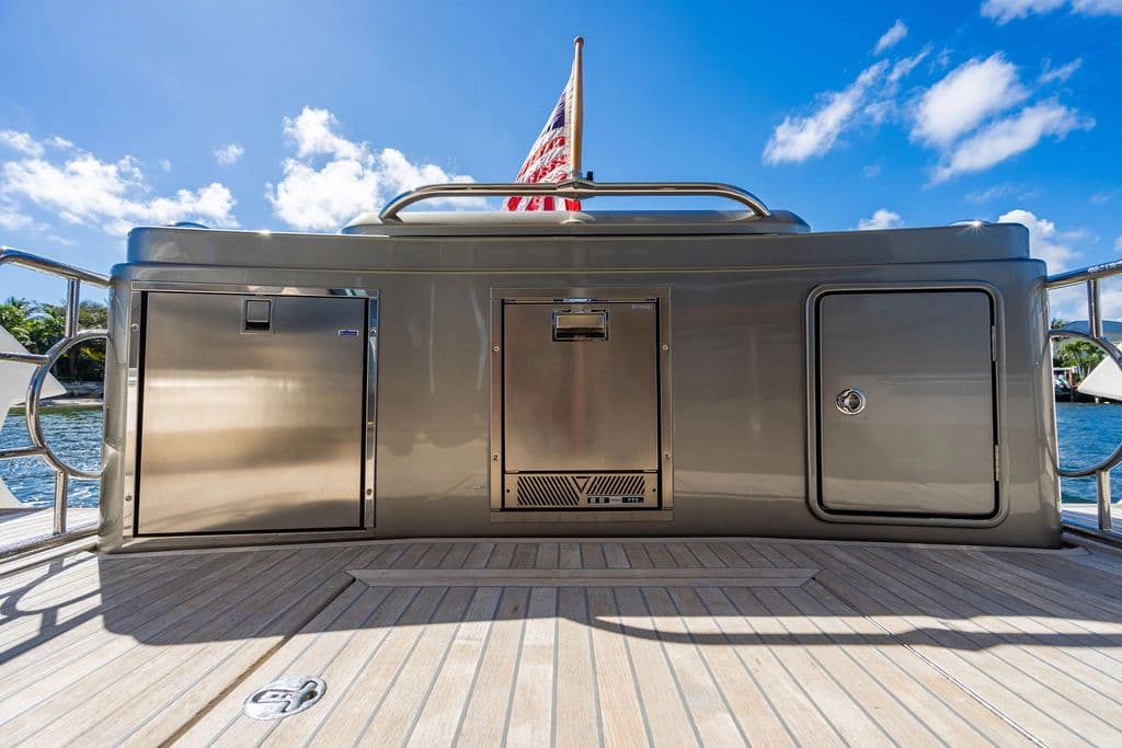 2022 Riviera 6000 Sport Yacht Platinum Edition - 17