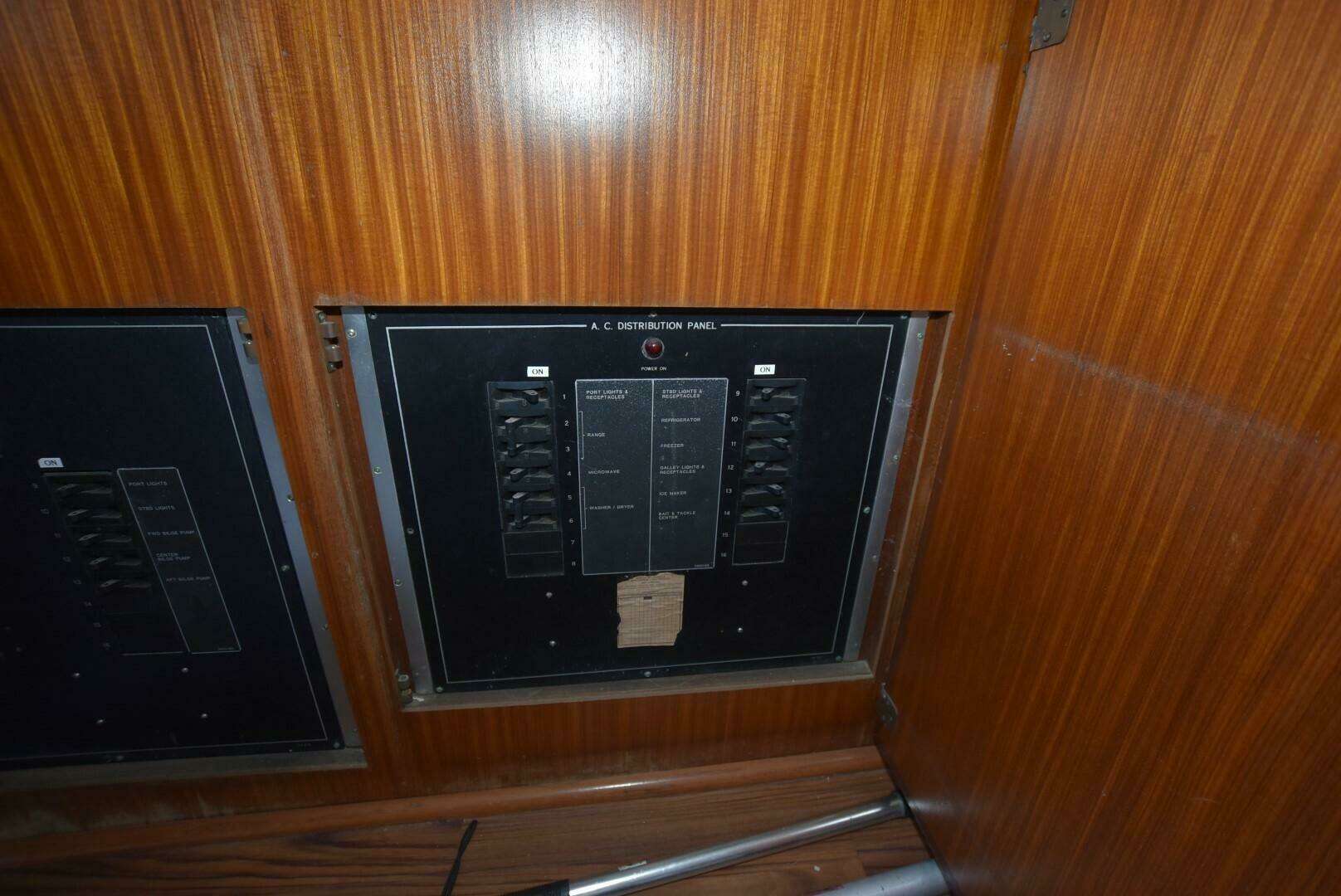 1988 Hatteras 48 Convertible - Image 13