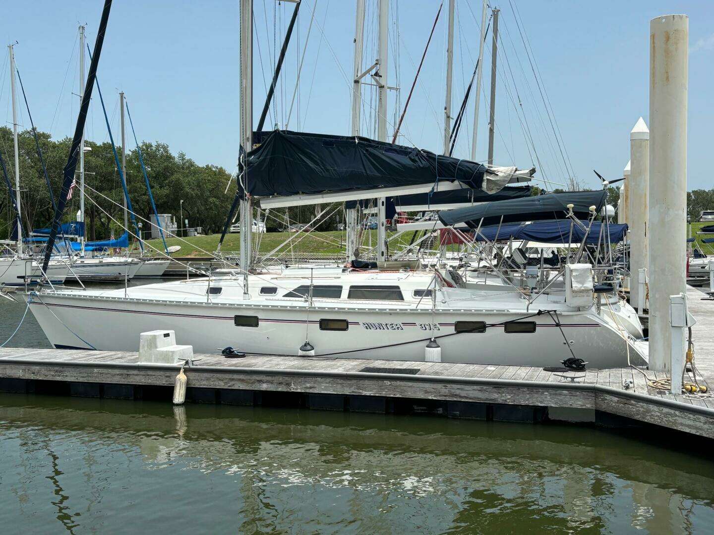 1996 Hunter 37.5 - Image 2