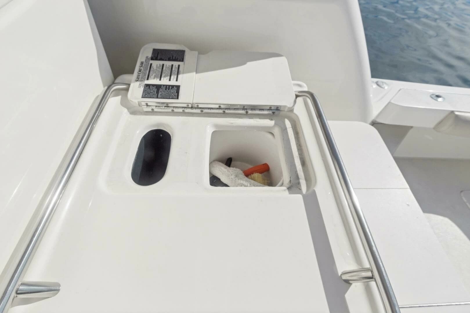 2000 Sea Ray 370 Express Cruiser - Image 33